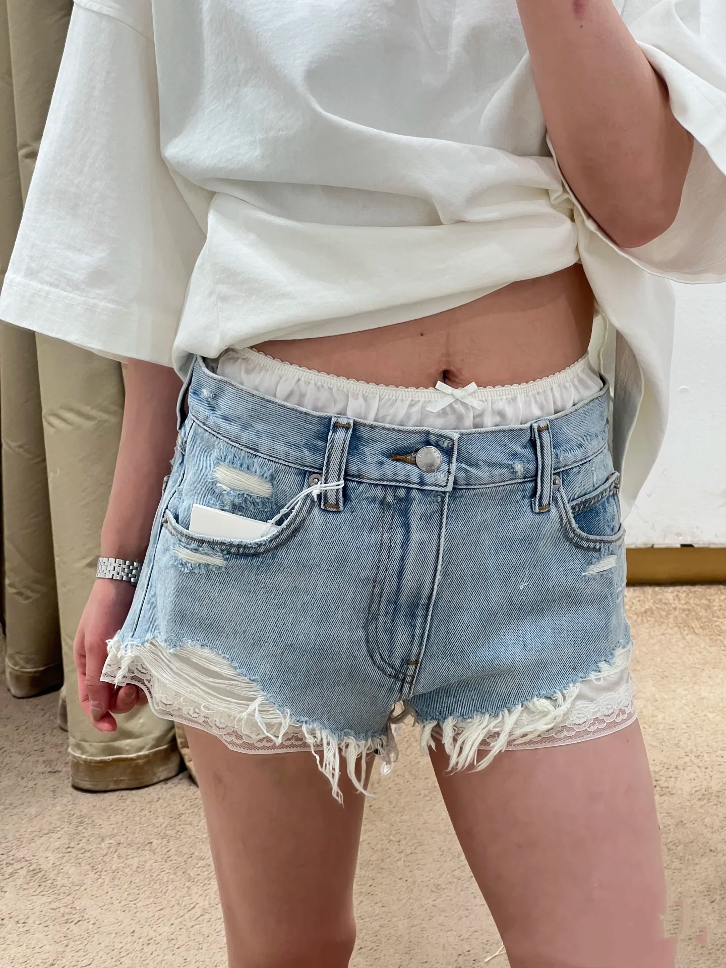 NO:544388,Wang silk lining double denim shorts!  Soft lace edge, silk lining outer cotton washing cowboy. Two colors SML, shorts, alexander wang19860909Wang 人丝里衬双层牛仔短裤！柔软蕾丝边,里衬人丝 外层棉质洗水牛仔.两色 SML,,shorts,alexander wang,Women's clothing