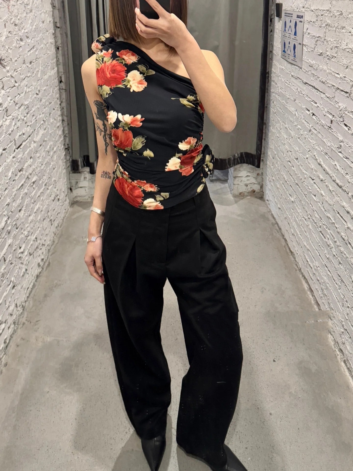 NO:319043,magda printed off-shoulder top!  Human silk active printing SML, alexander wang19860909magda 印花斜肩上衣！人丝 活性印花 SML,,alexander wang,Women's clothing