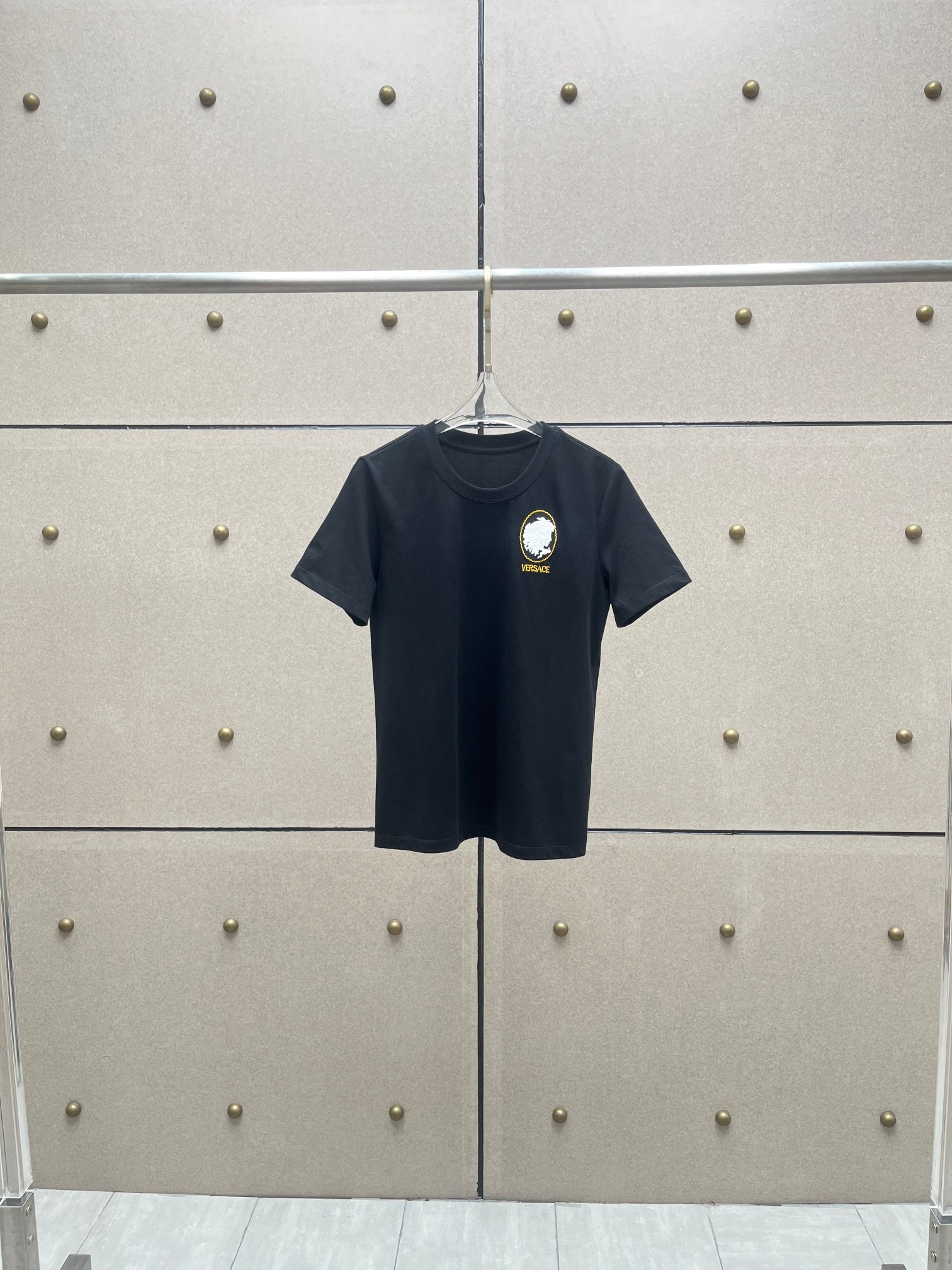 NO:561061,V head embroidery + heat transfer T-shirt!  Cotton two colors SML, tees, t-shirt, alexander wang19860909V 头像刺绣+烫画T恤！棉 两色 SML,,tees，t-shirt,alexander wang,Women's clothing