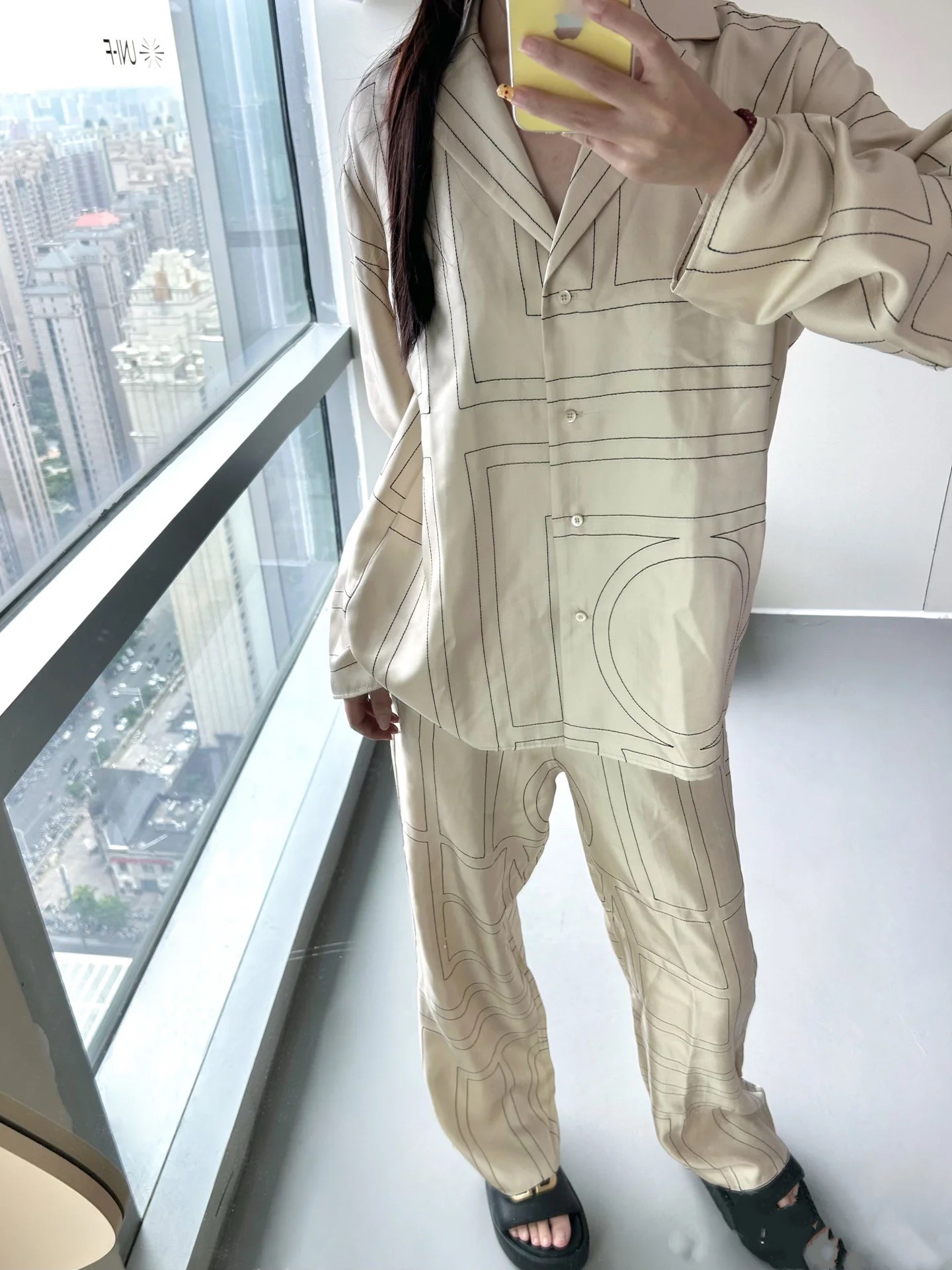 ♥️mote*丝质刺绣上衣！人丝 两色 SML  
