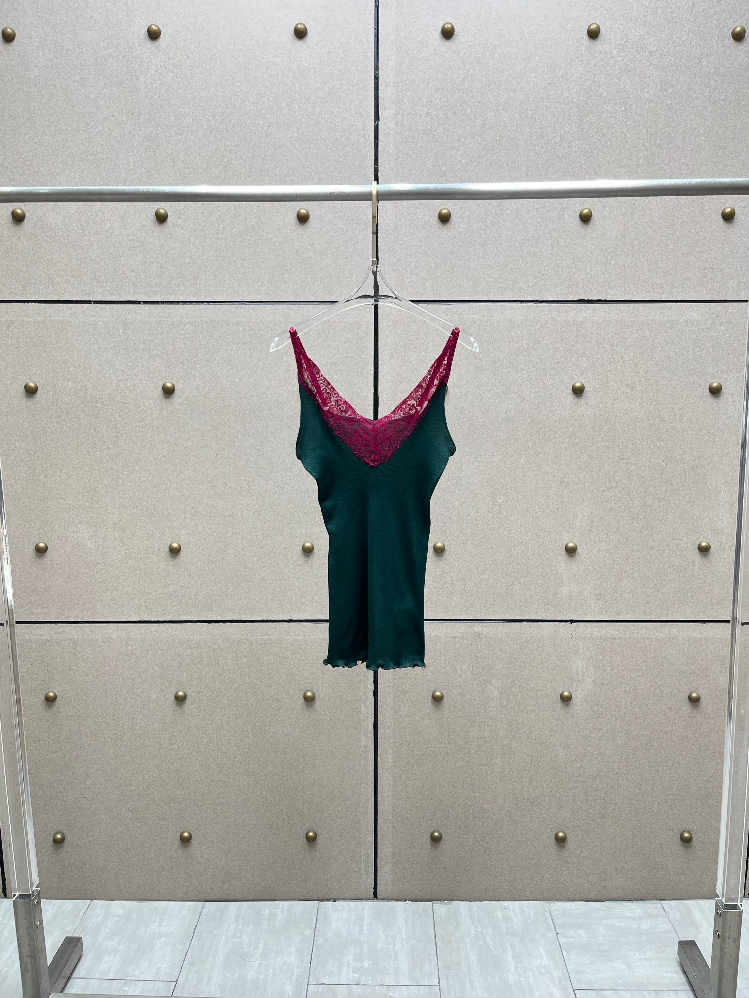 NO:327810,Y s l Custom dyed silk knitted vest!  Silk yarn Custom dye Custom lace Ultra-thin thread knitted. Two colors SML, alexander wang19860909Y s l 定制染色蚕丝针织背心！绢丝纱线 定制染色 定制蕾丝 超薄螺纹针织而成.两色 SML,,alexander wang,Women's clothing