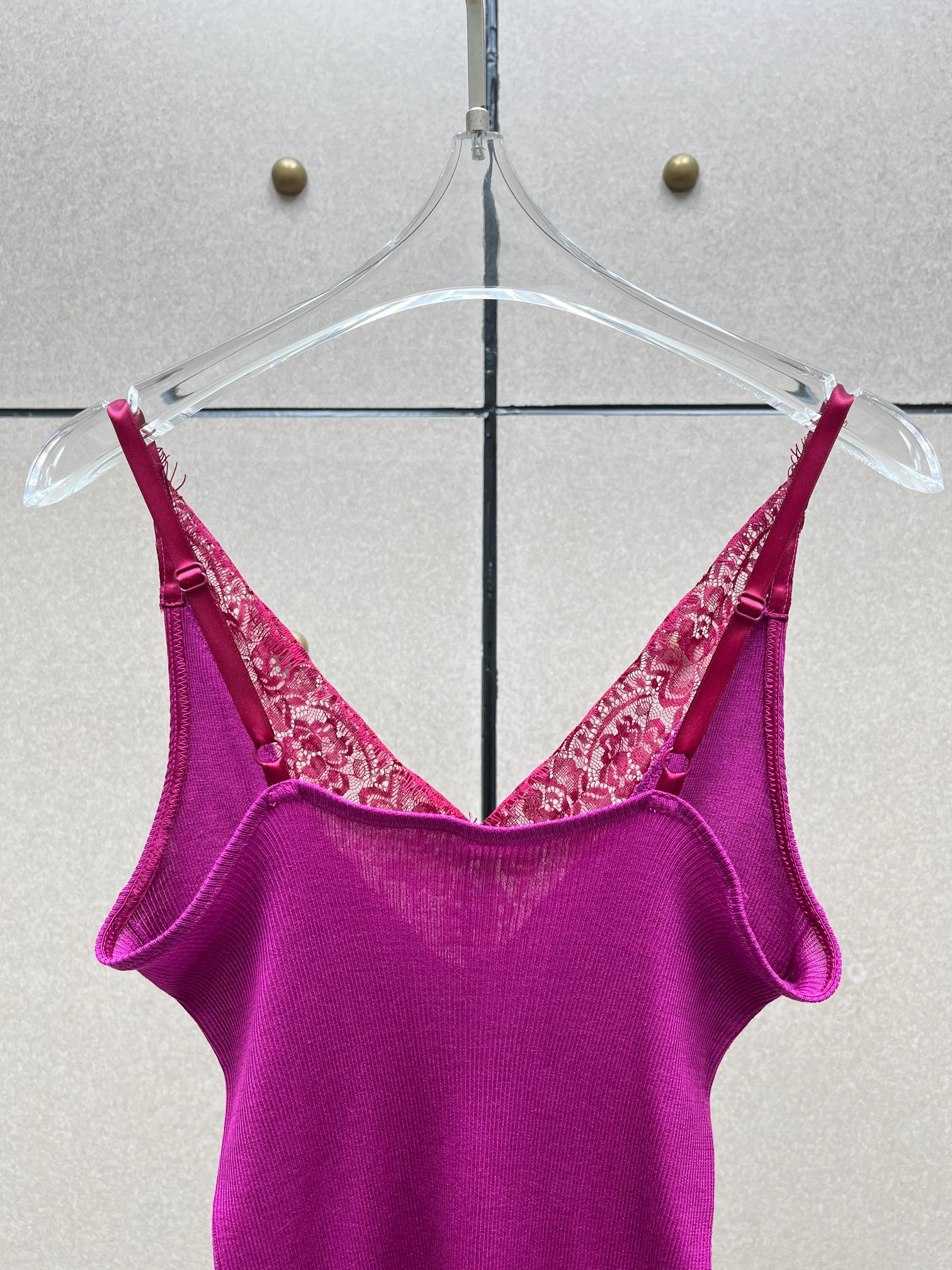 ♥️Y s l 定制染色蚕丝针织背心！绢丝纱线 定制染色 定制蕾丝 超薄螺纹针织而成。两色 SML