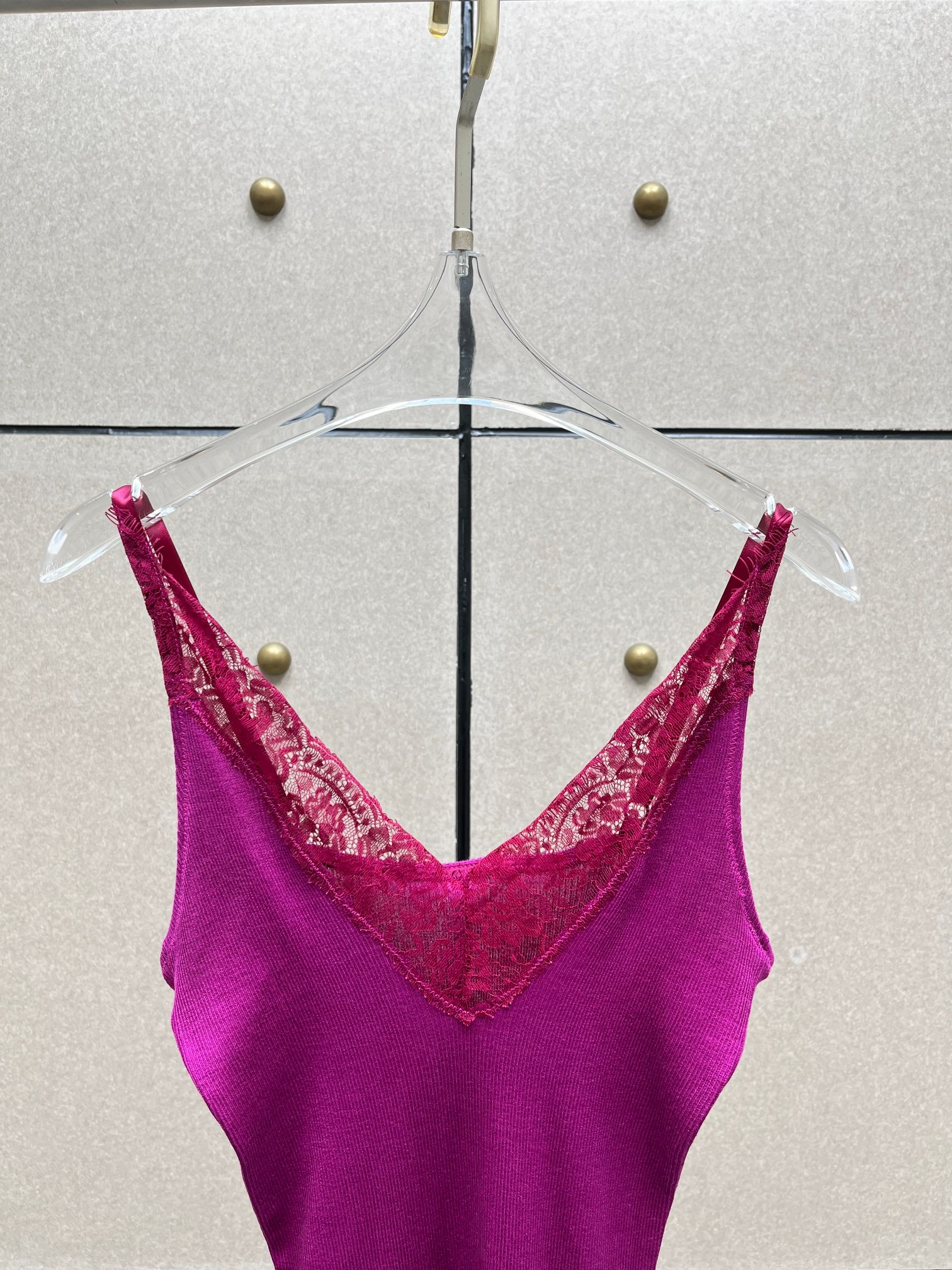 ♥️Y s l 定制染色蚕丝针织背心！绢丝纱线 定制染色 定制蕾丝 超薄螺纹针织而成。两色 SML