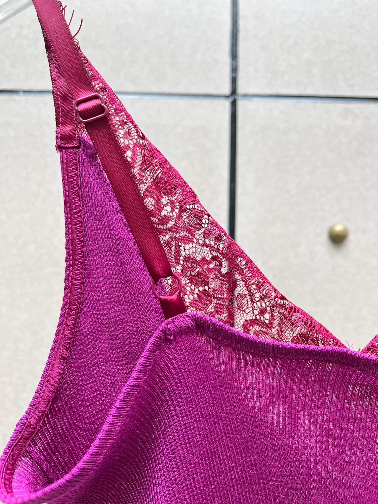 ♥️Y s l 定制染色蚕丝针织背心！绢丝纱线 定制染色 定制蕾丝 超薄螺纹针织而成。两色 SML