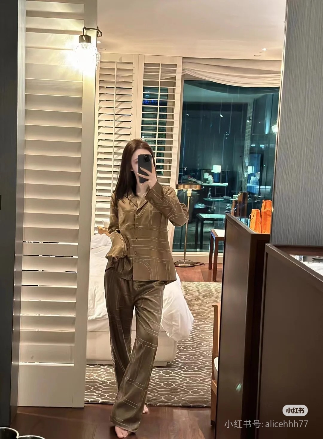 ♥️丝质刺绣上衣！人丝 SML  