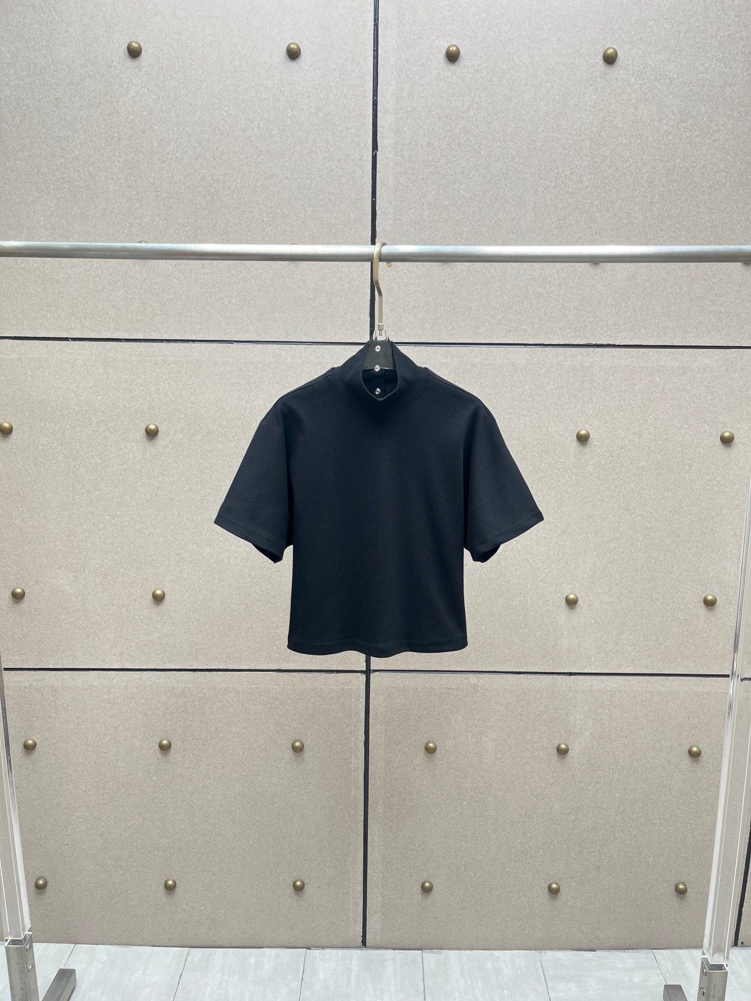 NO:430632,alai breasted short-sleeved T-shirt!  Cotton Two-color SML,,alaia,T-shirt,tees,t-shirt,alexander wang19860909alai 排扣短袖T恤！棉 两色 SML,,alaia,T-shirt,tees，t-shirt,alexander wang,Women's clothing