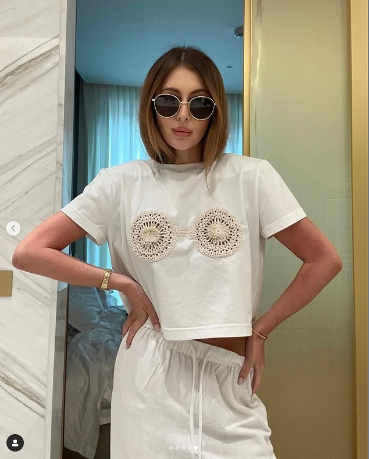 NO:445806,magda hollow hand hook splicing T-shirt!  Cotton two colors, tees, t-shirt,alexander wang19860909magda 镂空手勾拼接T恤！棉 两色,,tees，t-shirt,alexander wang,Women's clothing