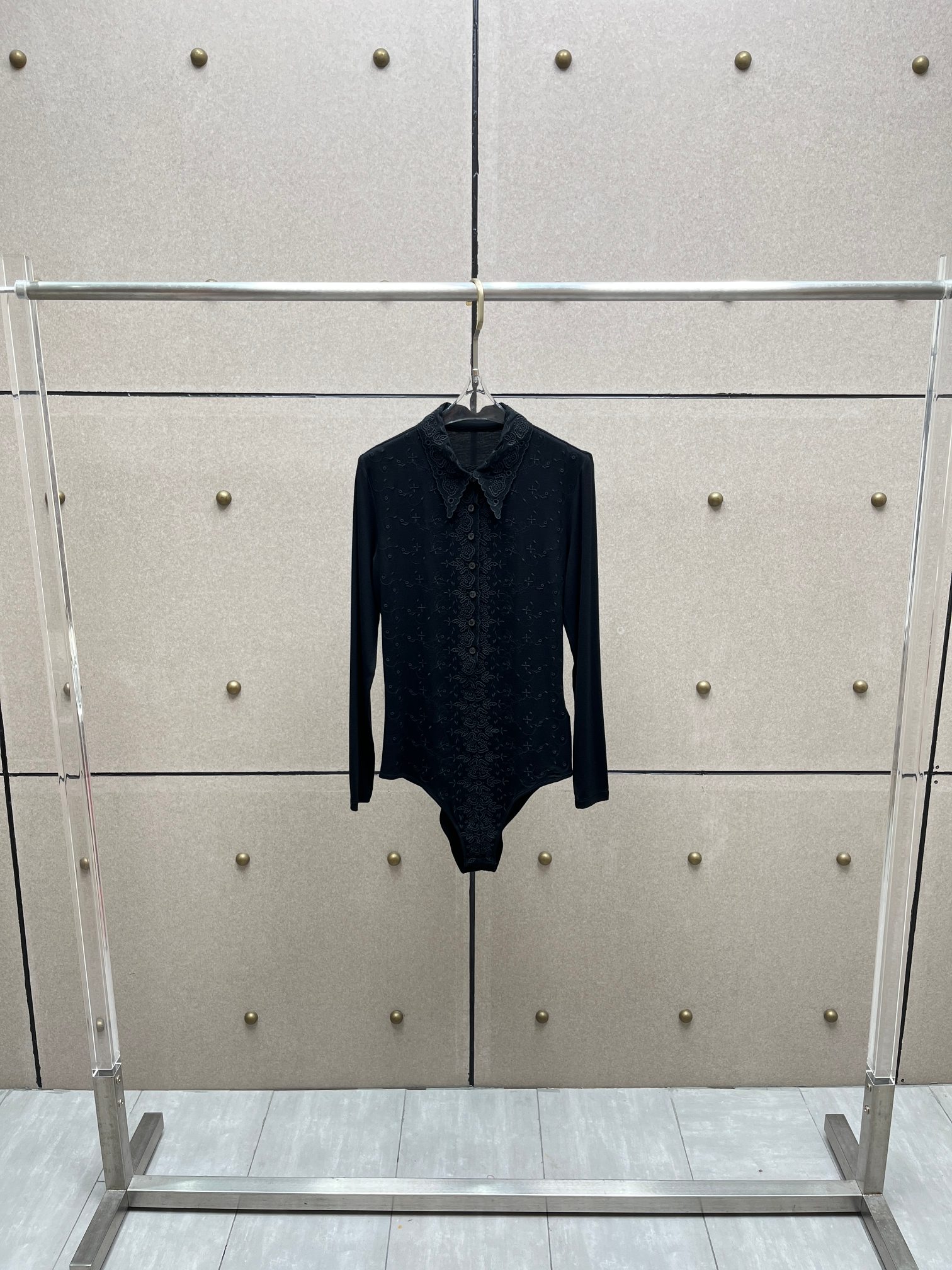 ❤️magda 翻领刺绣连体衣！三色 SML