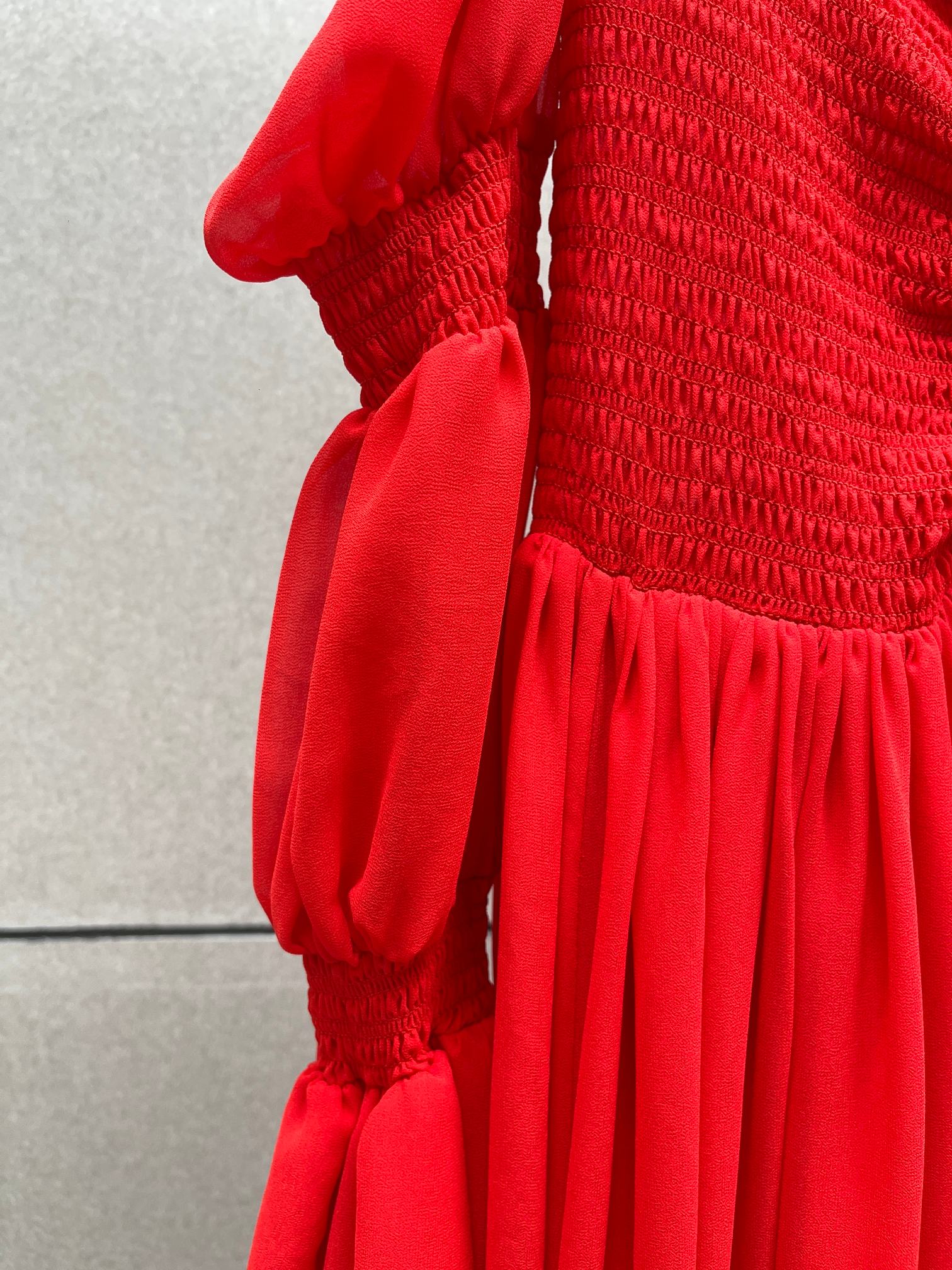 ❤️blum 荷叶打缆飘逸连衣裙！红白两色 SML