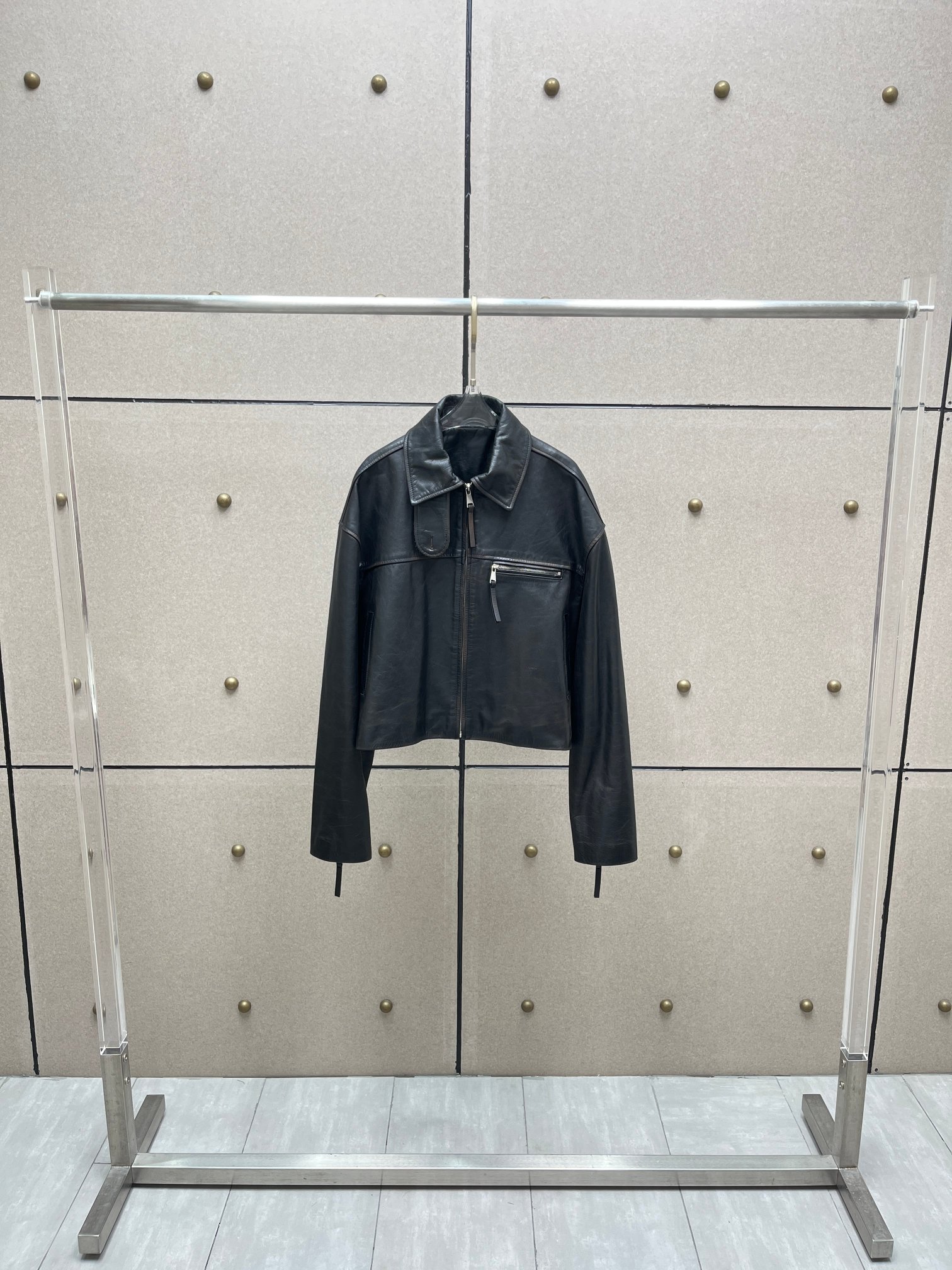 NO:578979,Rubbed cowhide faded leather jacket with dust bag!  F,,jackets & coats,leather jacket,cowhide,alexander wang19860909配防尘袋揉制牛皮褪色皮衣外套！F,,jackets & coats,leather jacket,cowhide,alexander wang,Women's clothing