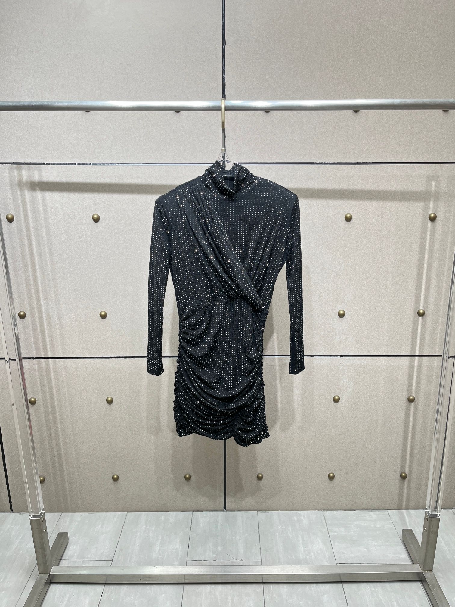 NO:657484,Pleated perm dress!  Micro and small diamonds cannot be avoided and we hope you will know.SML,,skirts,alexander wang19860909收褶烫钻连衣裙！微小型钻 无法避免轻微掉钻望知悉.SML,,skirts,alexander wang,Women's clothing