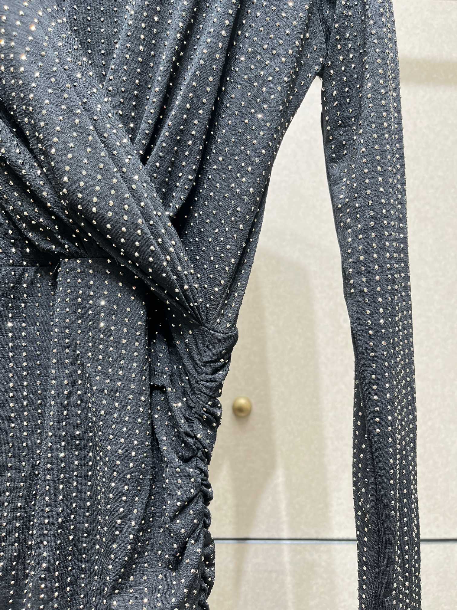 ❤️收褶烫钻连衣裙！微小型钻 无法避免轻微掉钻望知悉。SML