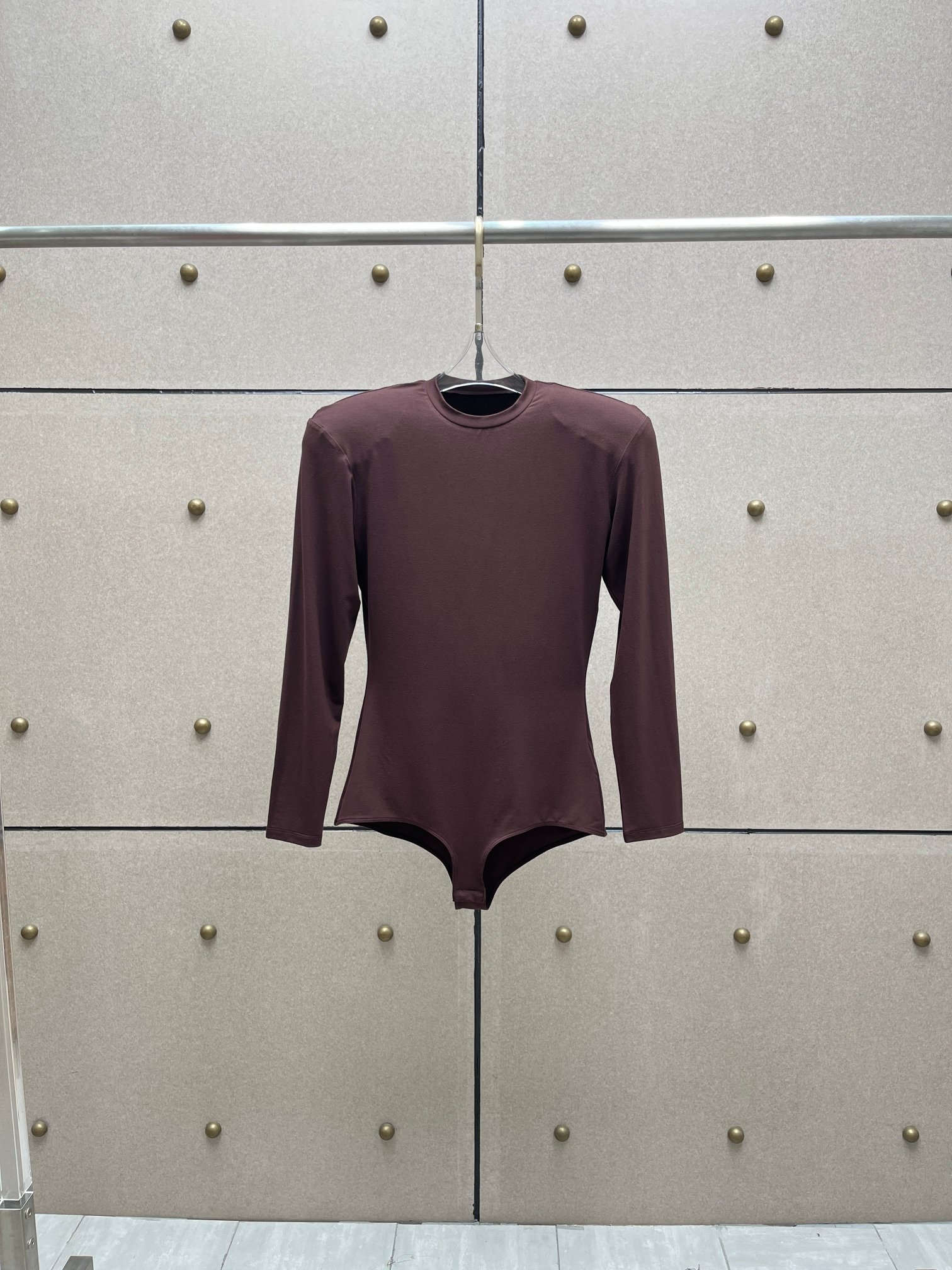 NO:709765,Round neck embroidered jumpsuit with shoulder pads!  Two-color SML,,19860909圆领垫肩刺绣连体衣！两色 SML,,,Women's clothing