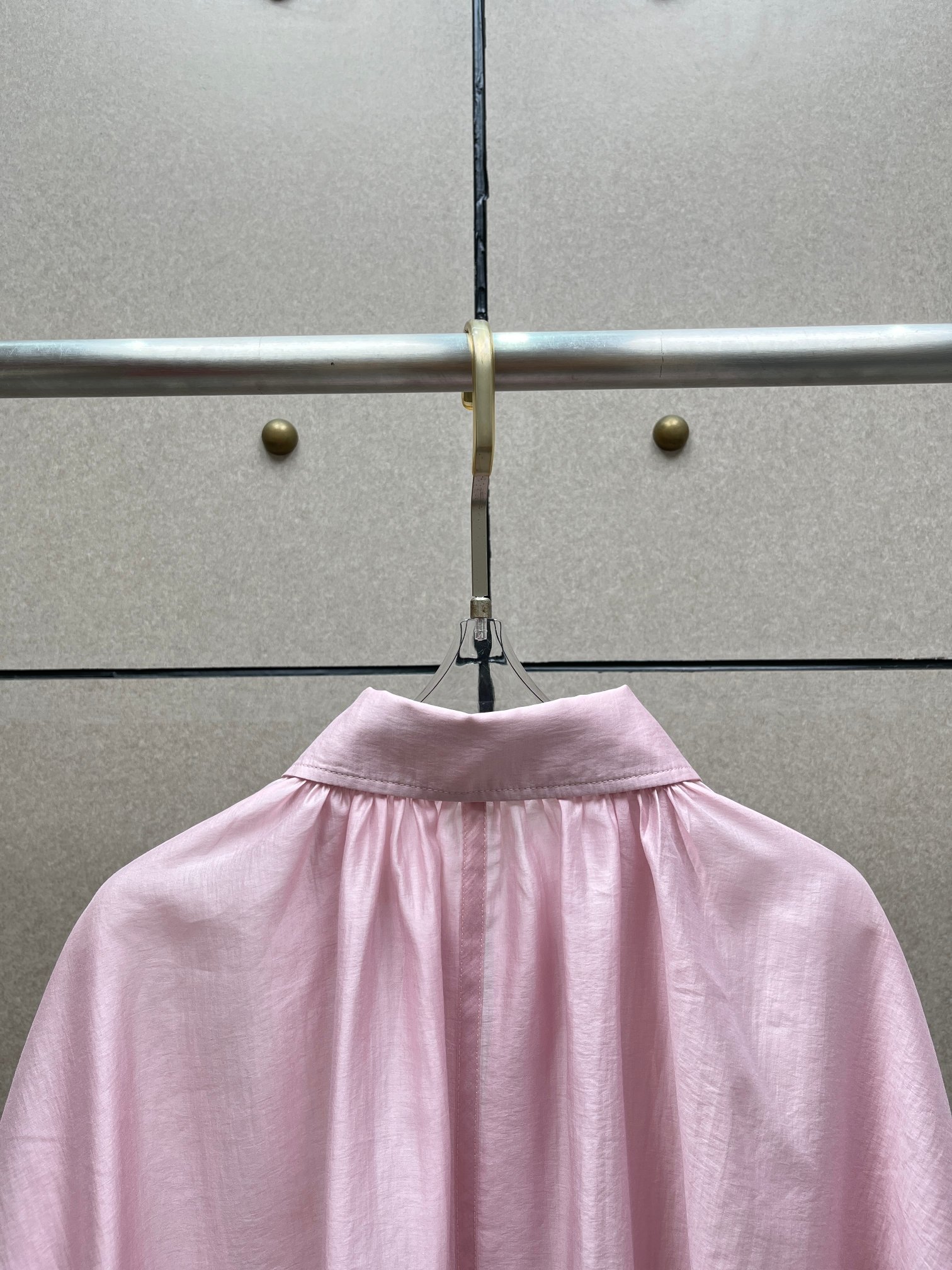 ❤️春季新色翻领收褶系带上衣！天丝面料 珠光感 宽松 百搭神器。SML