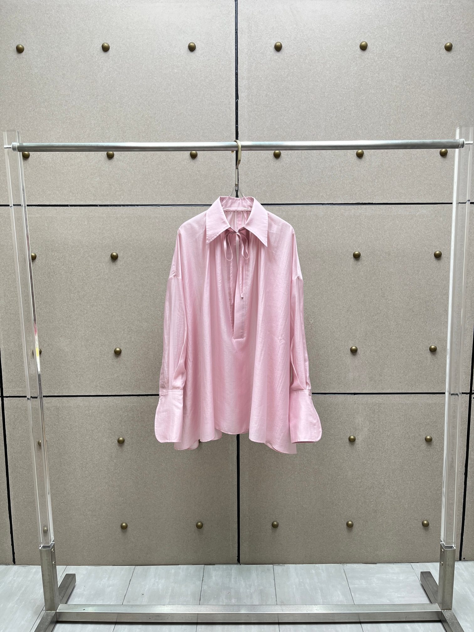 ❤️春季新色翻领收褶系带上衣！天丝面料 珠光感 宽松 百搭神器。SML