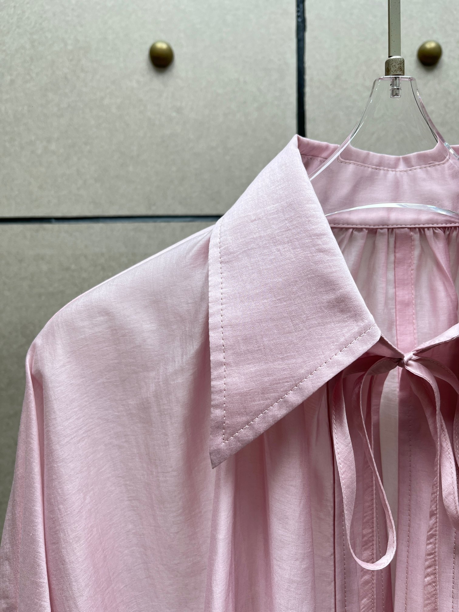 ❤️春季新色翻领收褶系带上衣！天丝面料 珠光感 宽松 百搭神器。SML