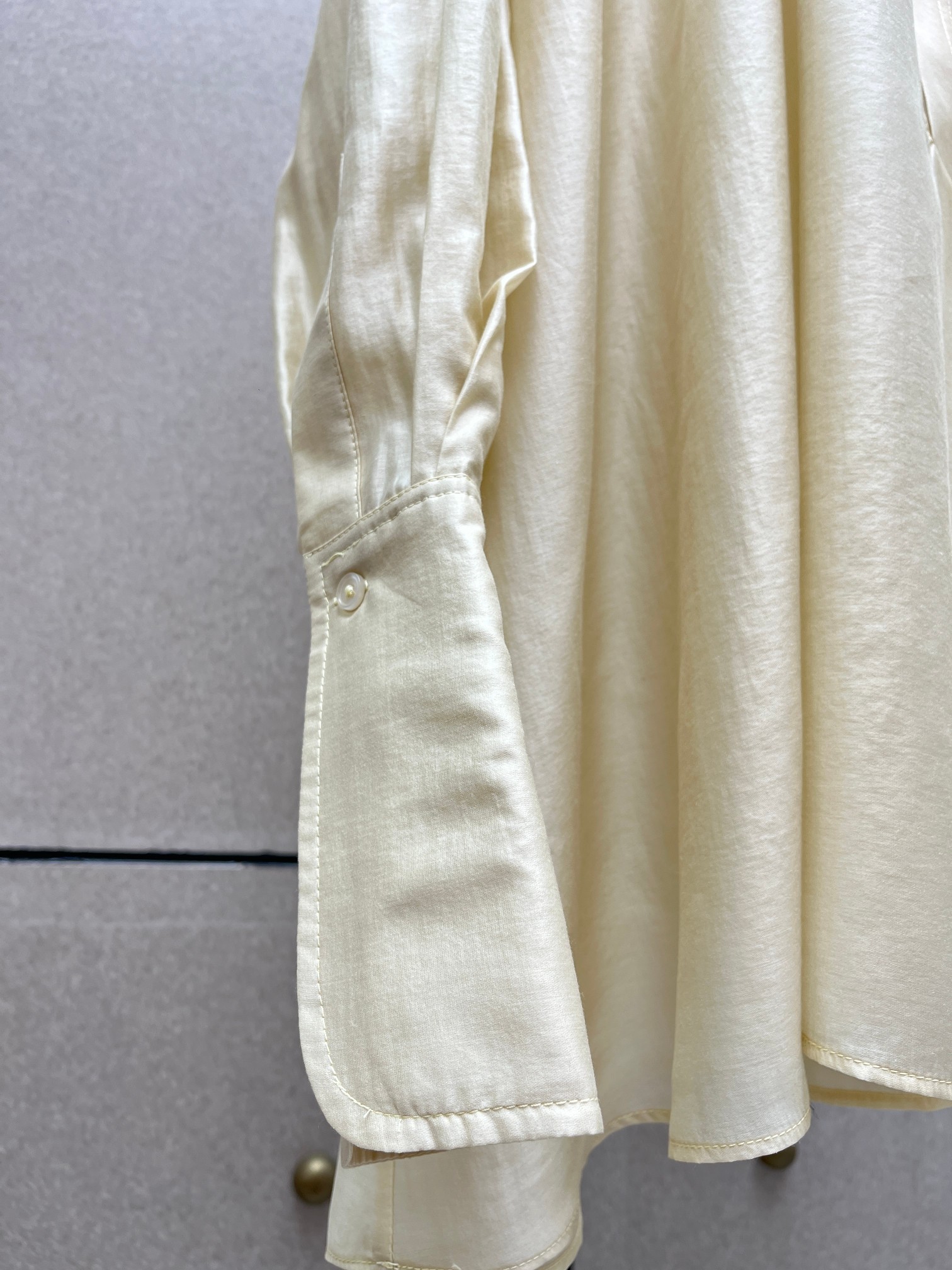 ❤️春季新色翻领收褶系带上衣！天丝面料 珠光感 宽松 百搭神器。SML