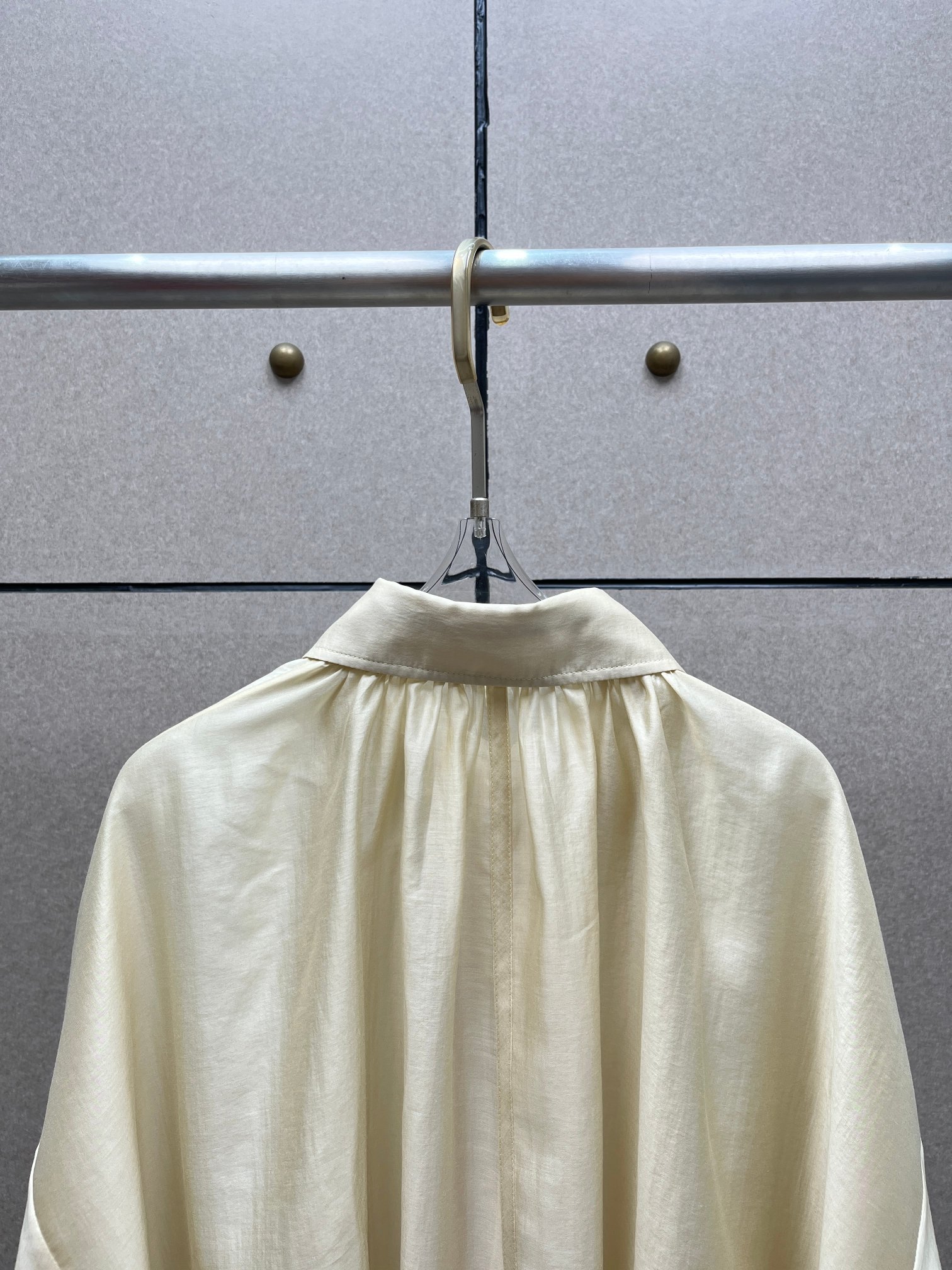 ❤️春季新色翻领收褶系带上衣！天丝面料 珠光感 宽松 百搭神器。SML