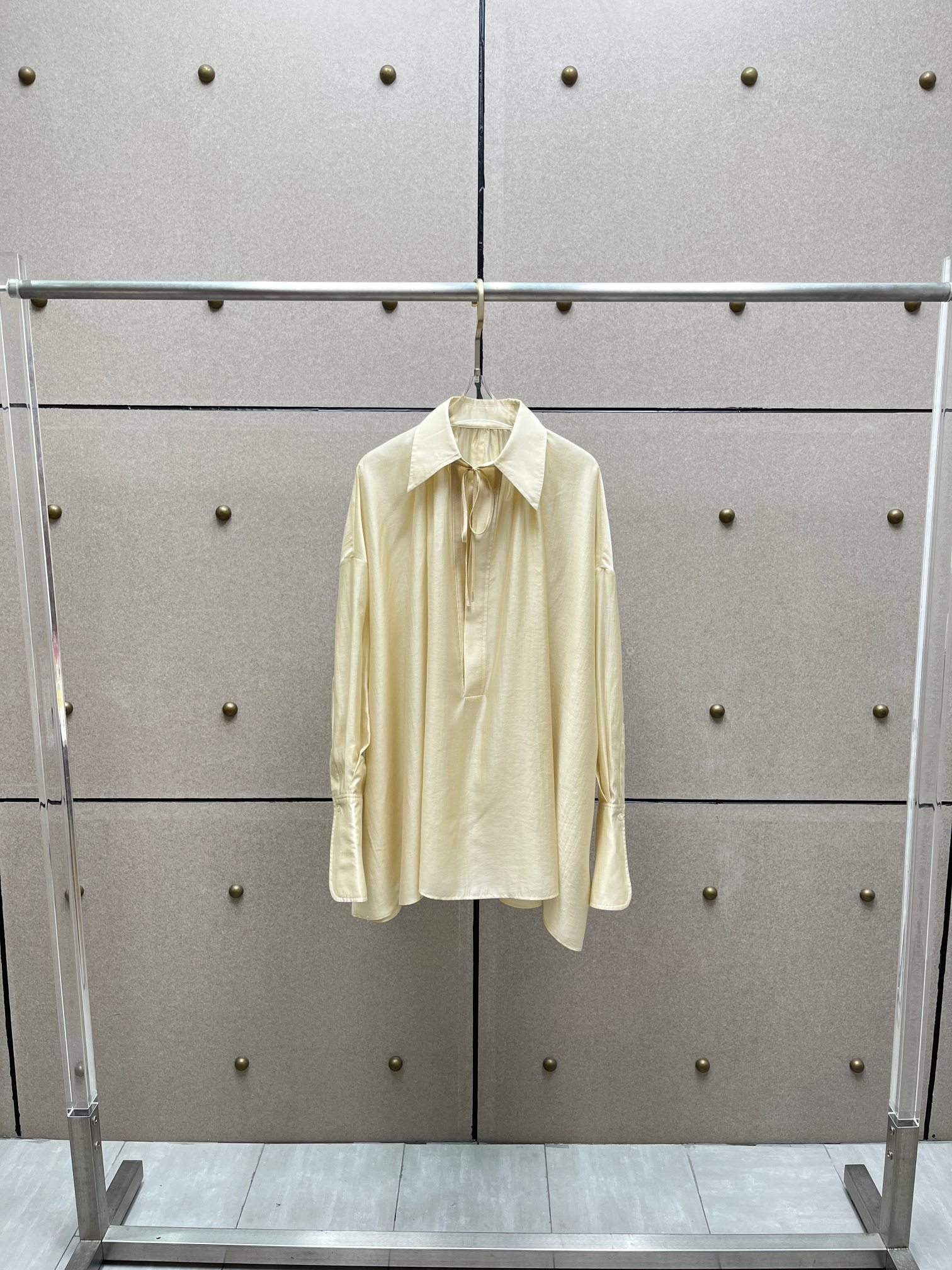 ❤️春季新色翻领收褶系带上衣！天丝面料 珠光感 宽松 百搭神器。SML