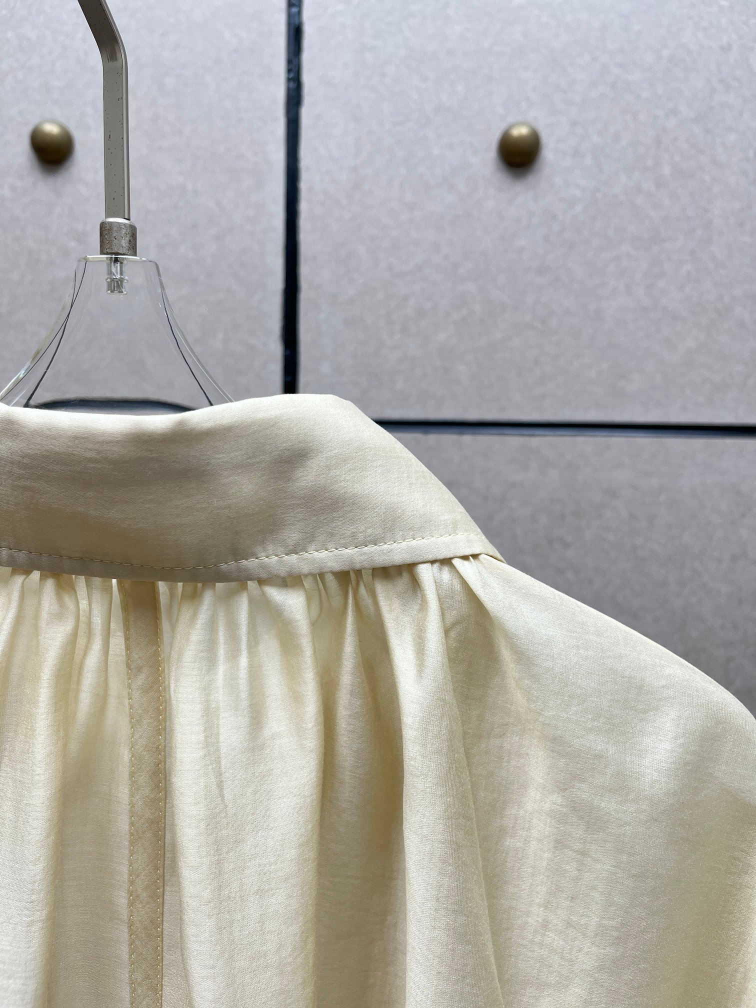 ❤️春季新色翻领收褶系带上衣！天丝面料 珠光感 宽松 百搭神器。SML