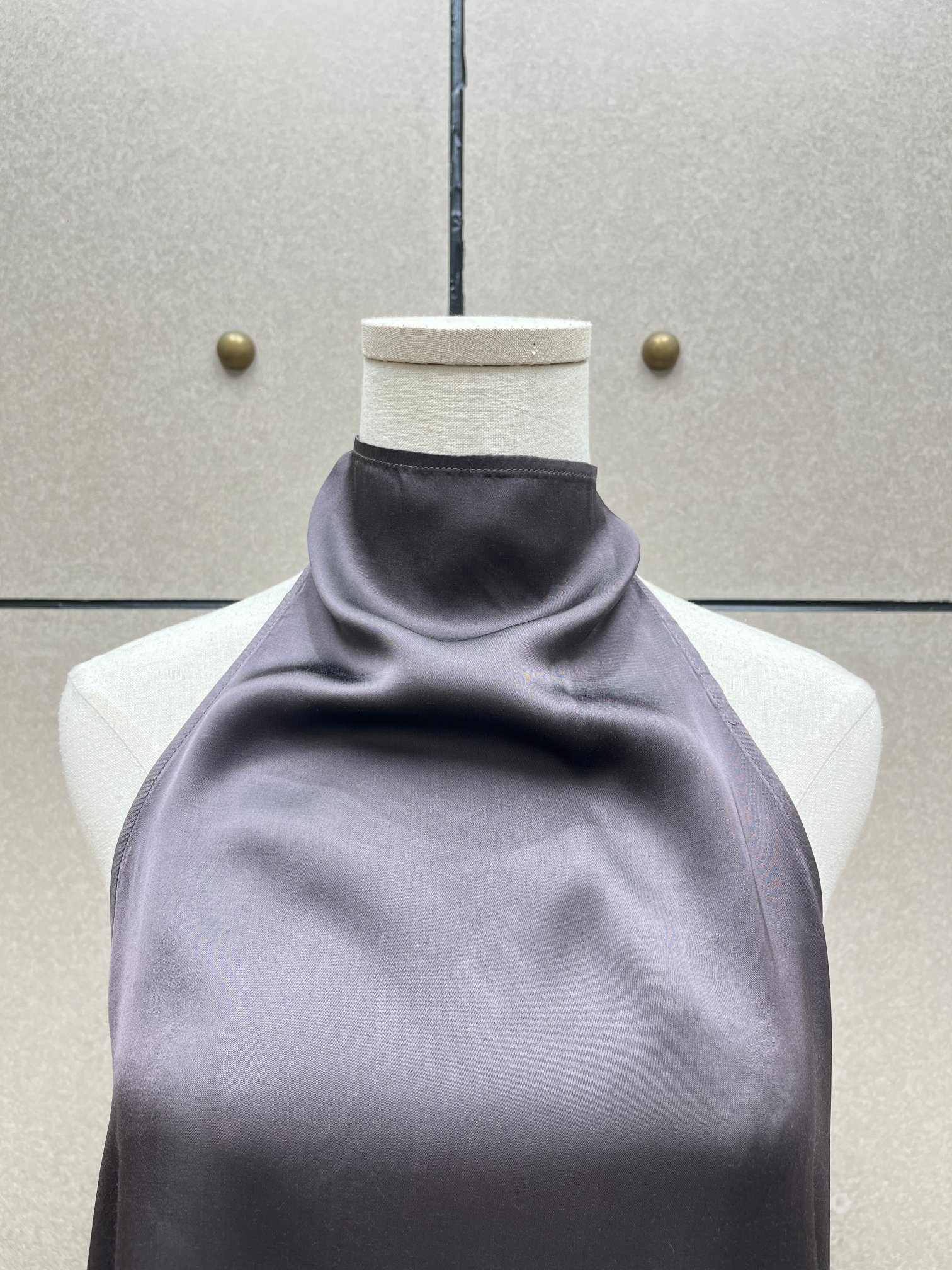 ❤️胸花蕾丝边露背上衣！定制染色丝质面料 两色 SML