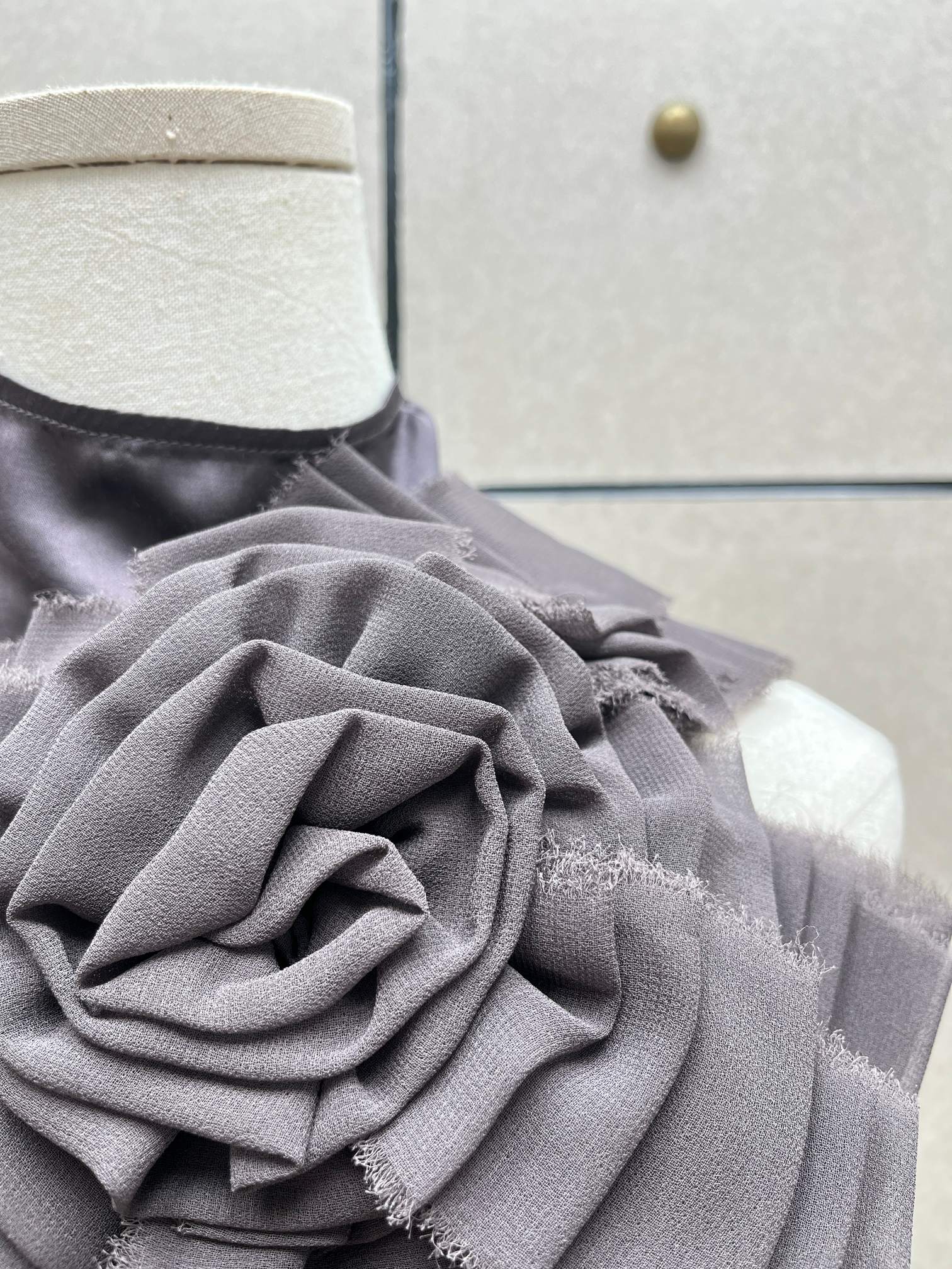 ❤️胸花蕾丝边露背上衣！定制染色丝质面料 两色 SML