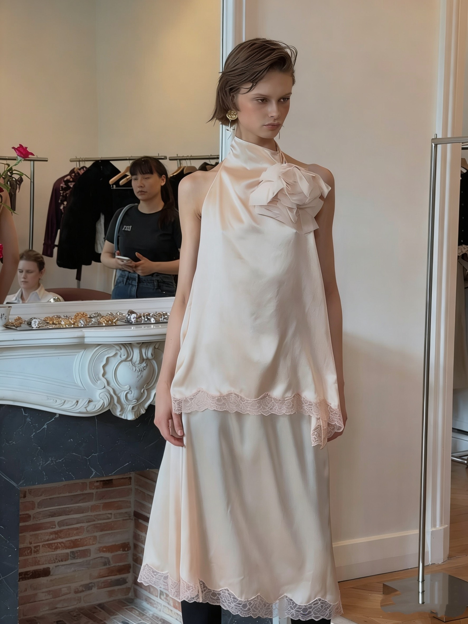 ❤️胸花蕾丝边露背上衣！定制染色丝质面料 两色 SML