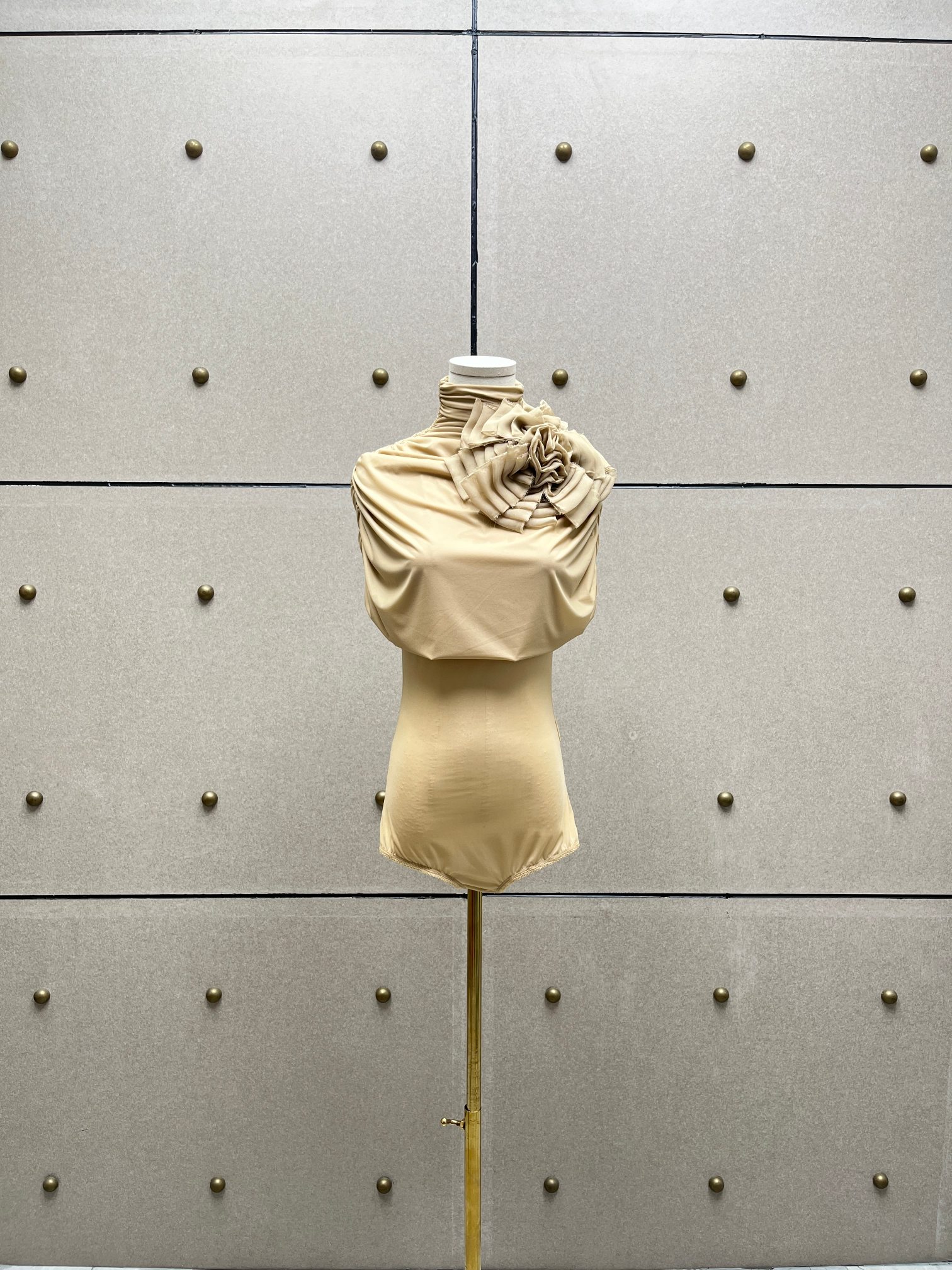 ❤️胸花褶皱披肩连体衣！两色 SML