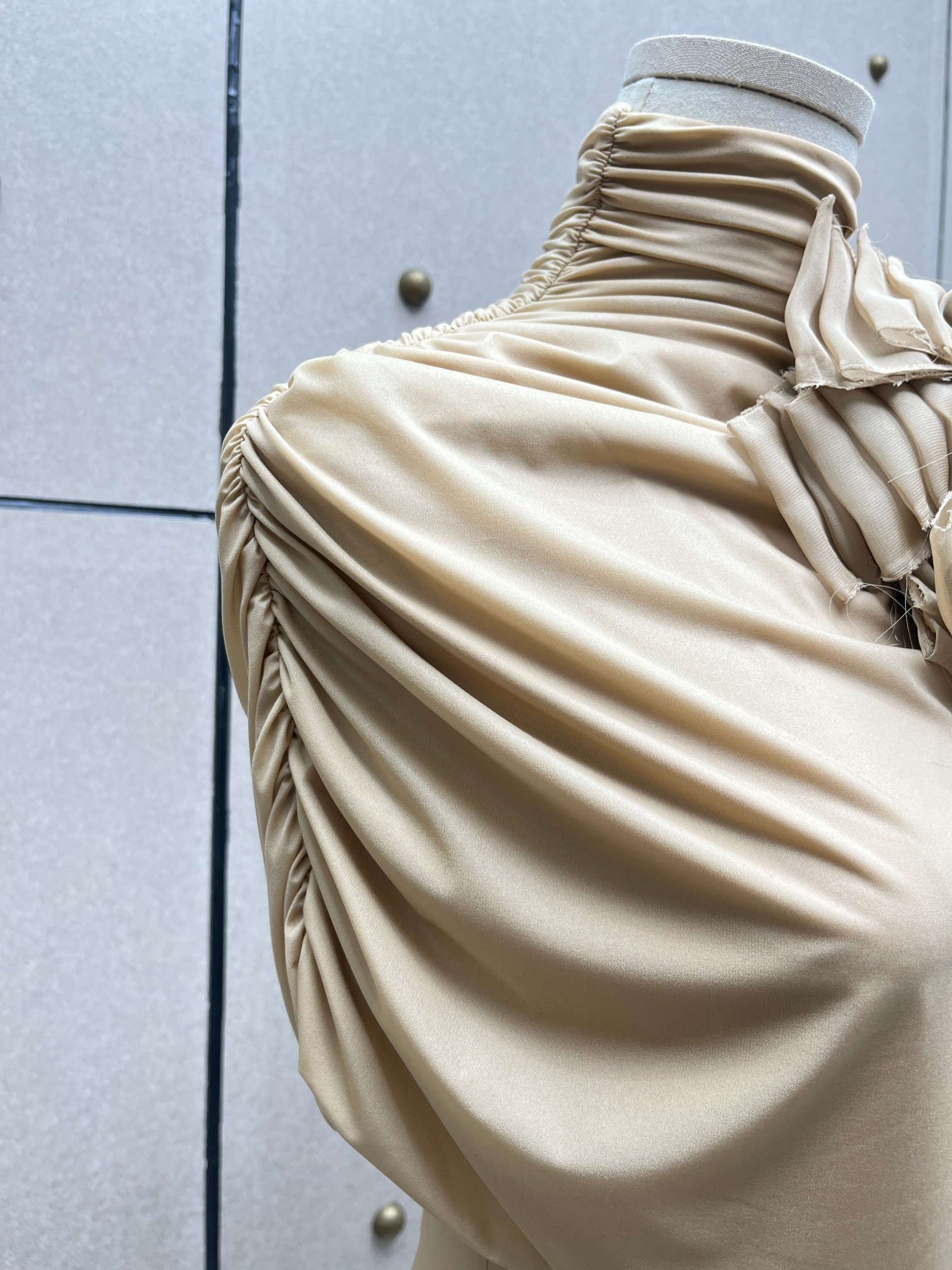 ❤️胸花褶皱披肩连体衣！两色 SML