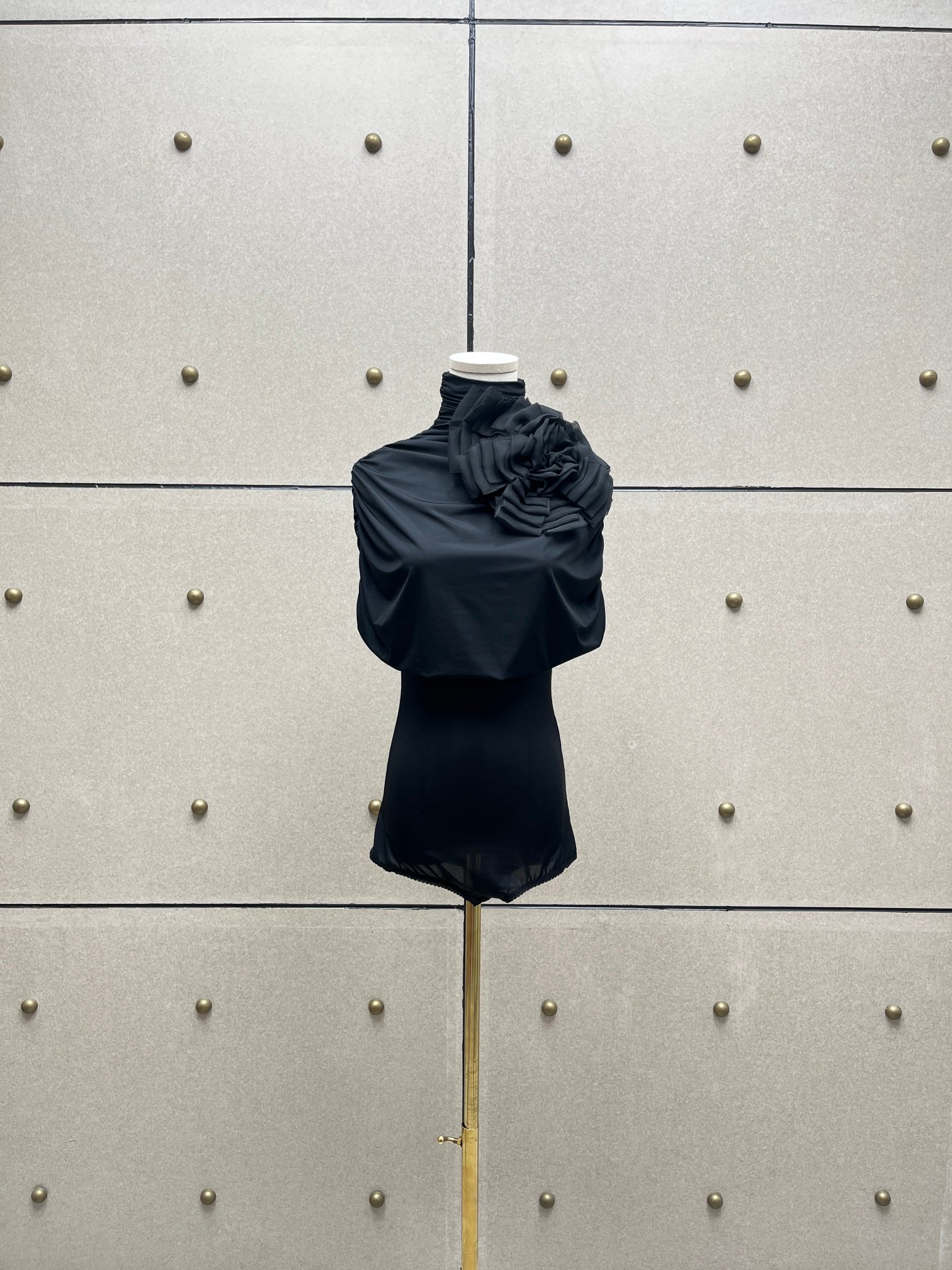 ❤️胸花褶皱披肩连体衣！两色 SML