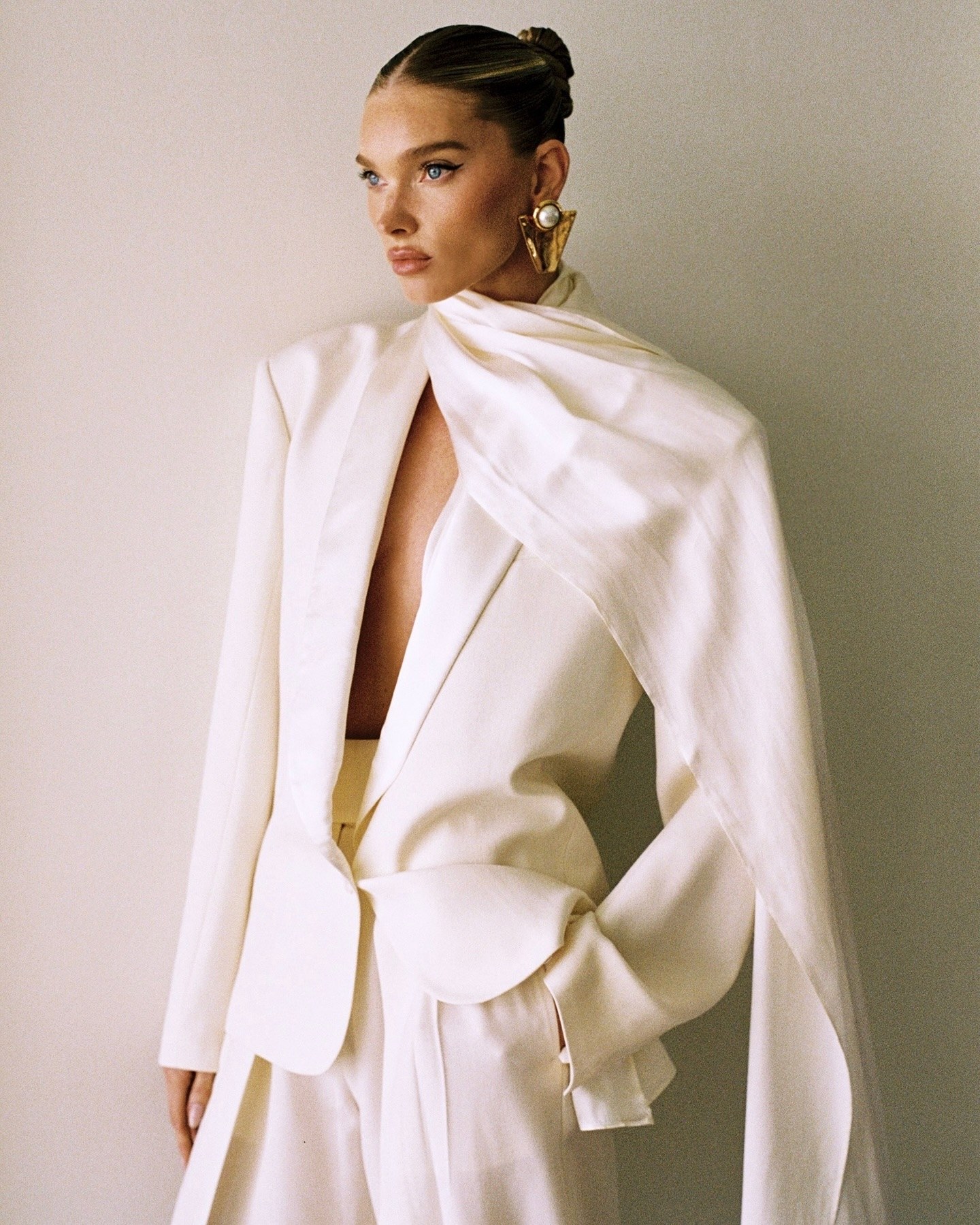 NO:807403,Blazer with silk scarf!  Tencel linen fabric silk scarf material viscose fiber SML,,jackets & coats,business suit,19860909配丝巾西装外套！天丝亚麻面料 丝巾材质黏胶纤维 SML,,jackets & coats,business suit,,Women's clothing