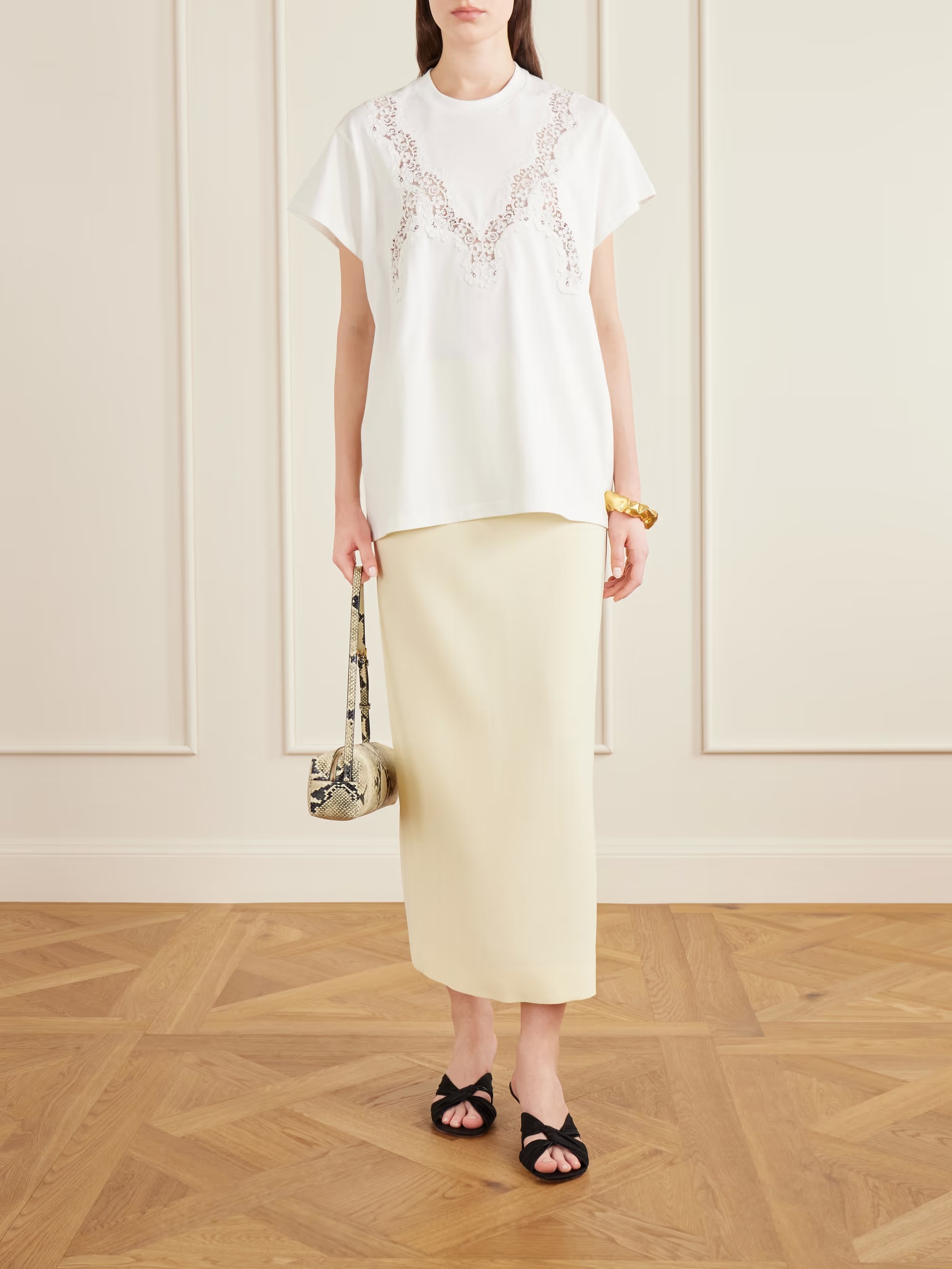 NO:902863,Embroidered hollow patchwork T-shirt!  Cotton two-color SML, tees, t-shirt,19860909绣花镂空拼接T恤！棉 两色 SML,,tees，t-shirt,,Women's clothing