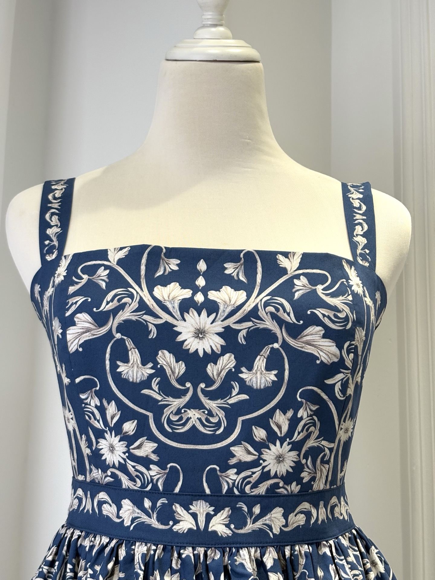 Shell Resort Dress G018 from the Agua inspired collection image 9