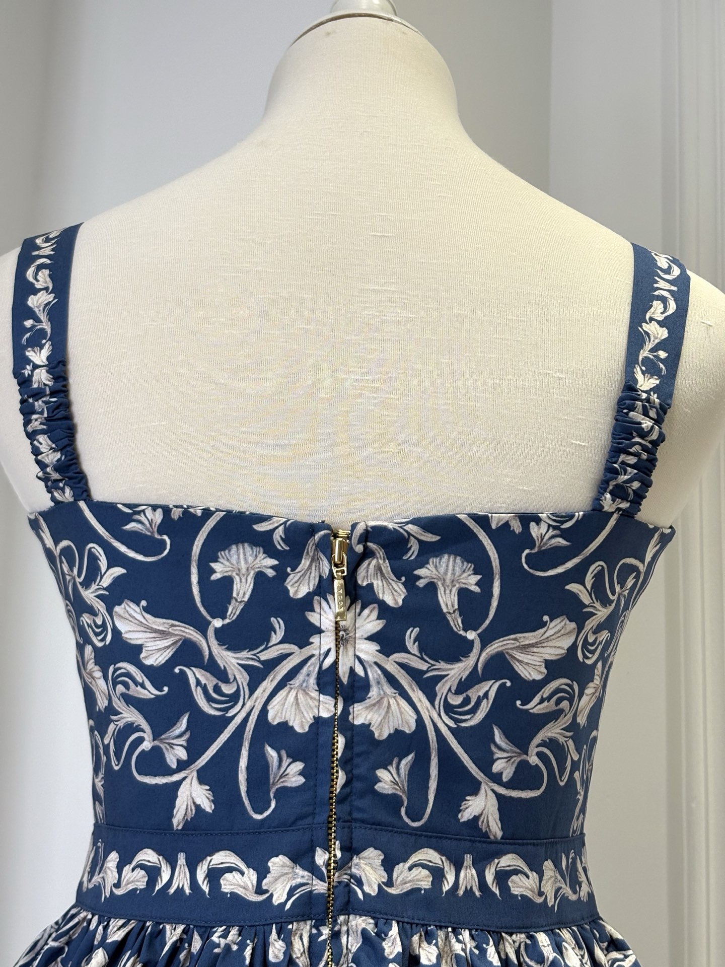 Shell Resort Dress G018 from the Agua inspired collection image 8