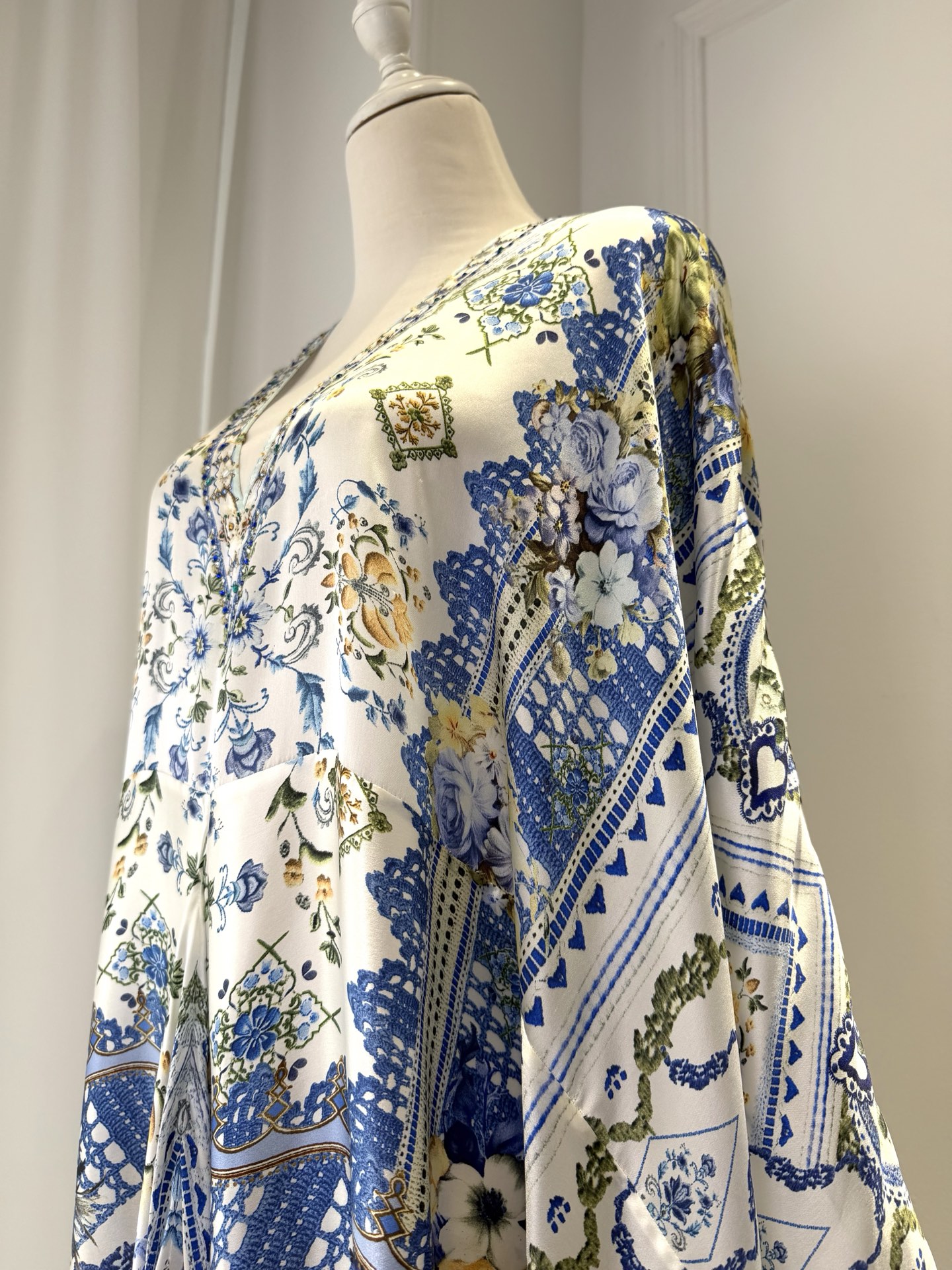 Nocturne Printed Dress B689 from the Camilla inspired collection image 4