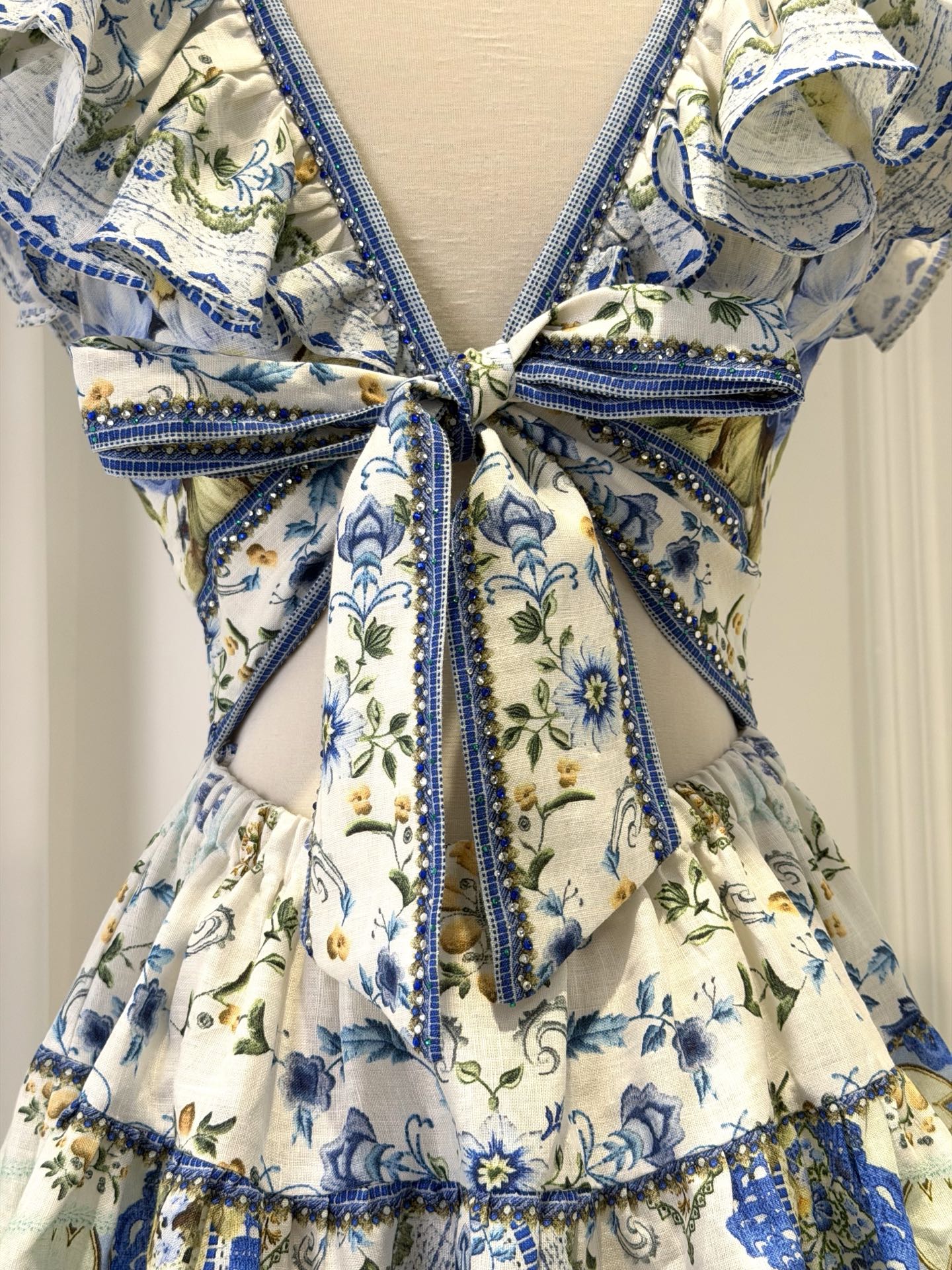 Nocturne Silk-Touch Dress B687 from the Camilla inspired collection image 9