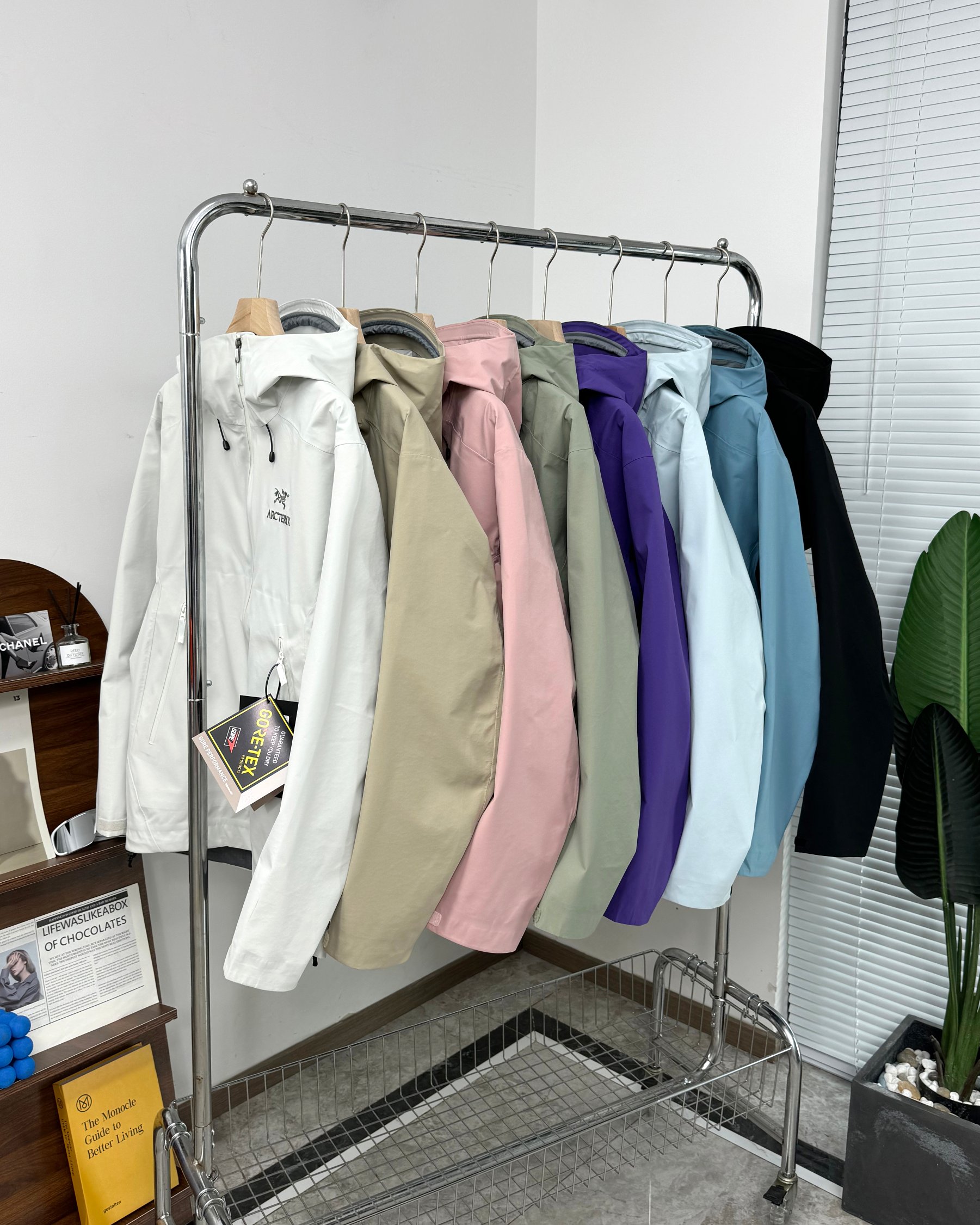 Arc’teryx BETA LT Jacket: Lightweight, Waterproof, and Versatile Mountain Gear