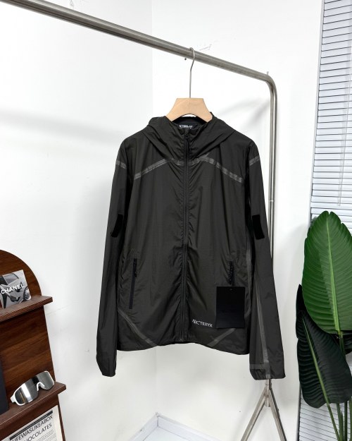 מעיל נגד Arc'teryx System A Hangdog Jacket - חורף ודחיפה 1 מעיל נגד Arc’teryx System A Hangdog Jacket – חורף ודחיפה