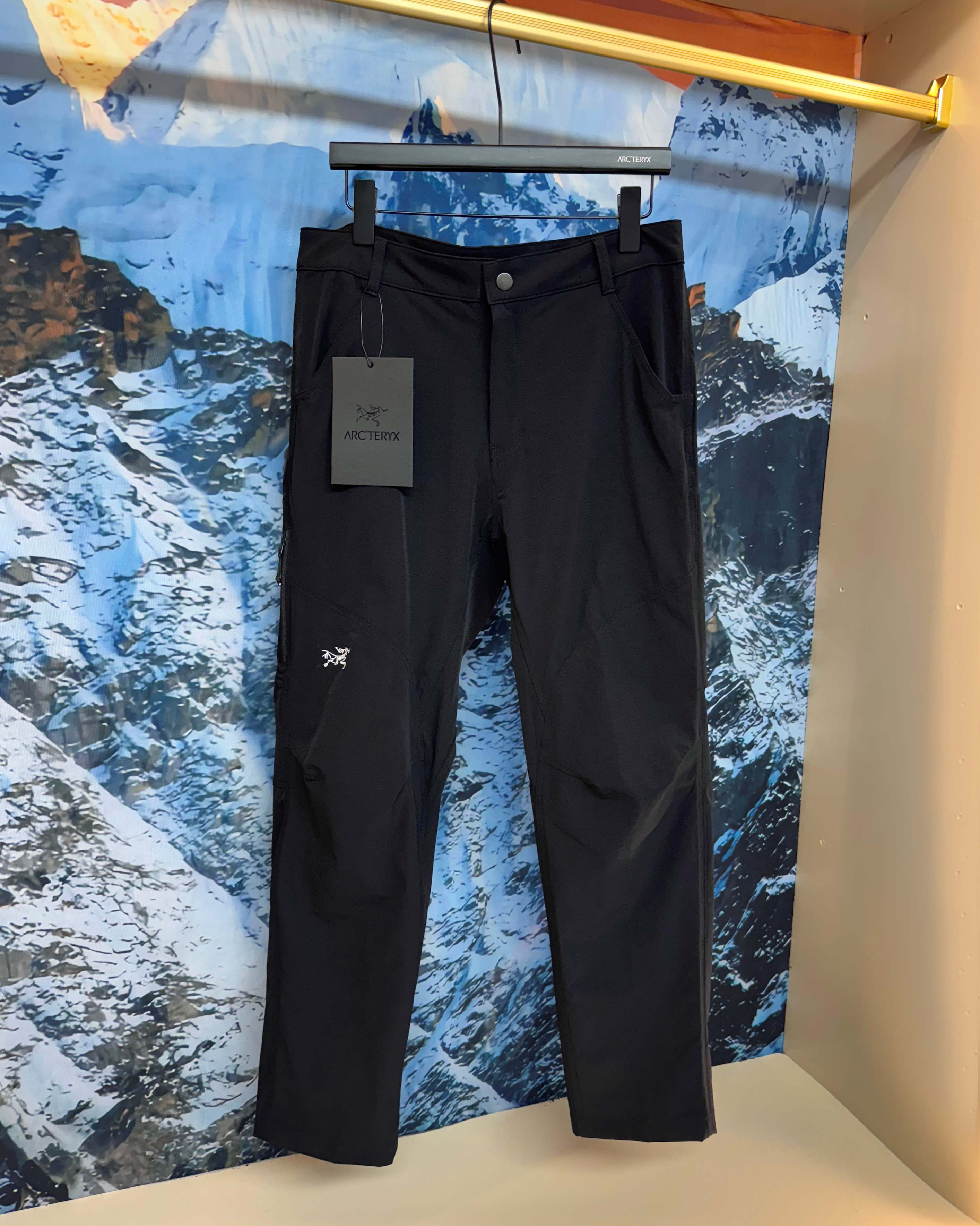 💰150(刺绣款)
【Arcteryx/始祖鸟刺绣 经典爆款 男女户外登山裤】
❗️ 独家上新!!绝对的牛货,顶级品质 🔥🔥刺绣款
🔥适合夏季的四面弹面料,轻薄舒适!透气巨好!宽松版型设计!上身效果绝佳!
好货总是这么不经意间就出来!!!
面料方面!这裤子的面料真心太棒!科技面料 真的技术含量很高!就像单层皮肤似的!特别凉快!!四面弹力面料!横向 纵向都有弹力 而且透气性很强!上身非常舒服!简单大方的款!没有太多繁琐设计!工艺精湛!品质上是到位的!
大厂流水做工 质量有保证
颜色:极地黑/橄榄绿/灰白
尺码M—3XL
身高体重推荐
M 160-165 95-120斤
L 165-170 120-140斤
XL 170-175 140-160斤
XXL 175-180 160-180斤
3XL 180-188 180-200斤