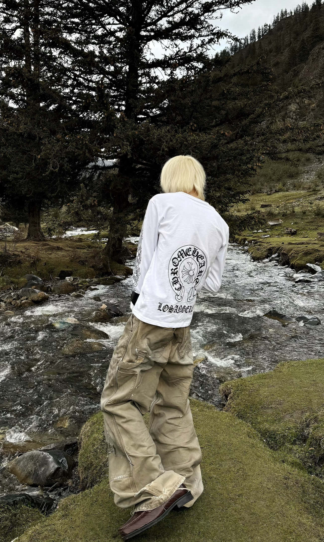 NO:949007,[Full size in stock] Chrome hearts Tokyo limited flower arm white print horseshoe back print long sleeves Size S M L  It ensures the shrinkage problem of pure cotton fabrics and the feel is consistent with the original version. It is different from the junk currency on the market, chrome hearts, chrome hearts,19860909.【全码现货】Chrome hearts克罗心东京限定花臂白印马蹄背印长袖 尺码S M L XL 后背白色经典马蹄标识 采用原版一致工艺热固油墨印花 高温烘烤 印花色泽不易掉色 面料定织定染32织180g纯棉单面活性染色 会有磨砂的手感 整件衣服做了2次洗水工艺 半成品裁片 做了轻微酵洗 大货成品做了成衣洗水 保证了纯棉面料的缩水问题 手感与原版一致 区别市面垃圾通货,,chrome hearts,chrome hearts,,Men's clothing