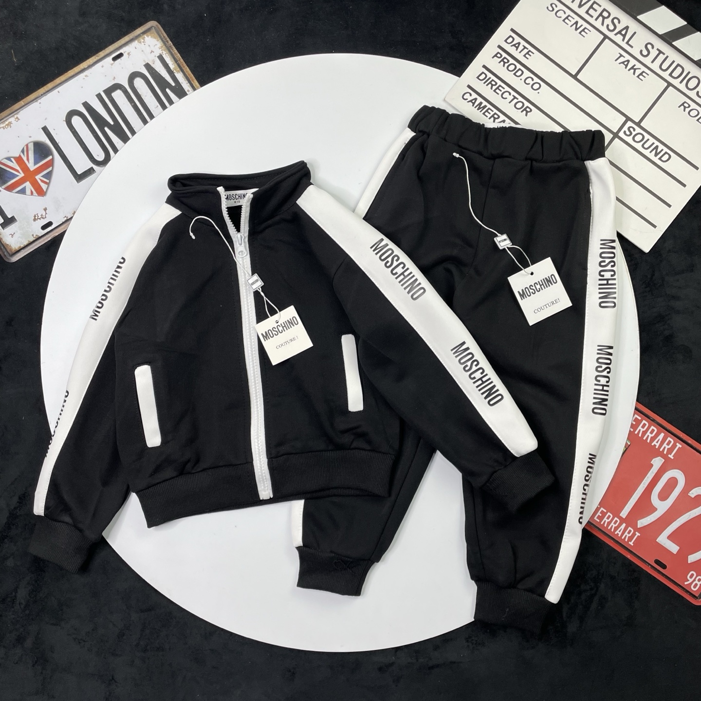 🌐 Moschino Conjunto (100-120) ♻️Chaqueta ♻️Pantalones deportivos 🎗¡Etiqueta original! ¡Embalaje original! ¡Marca orig…