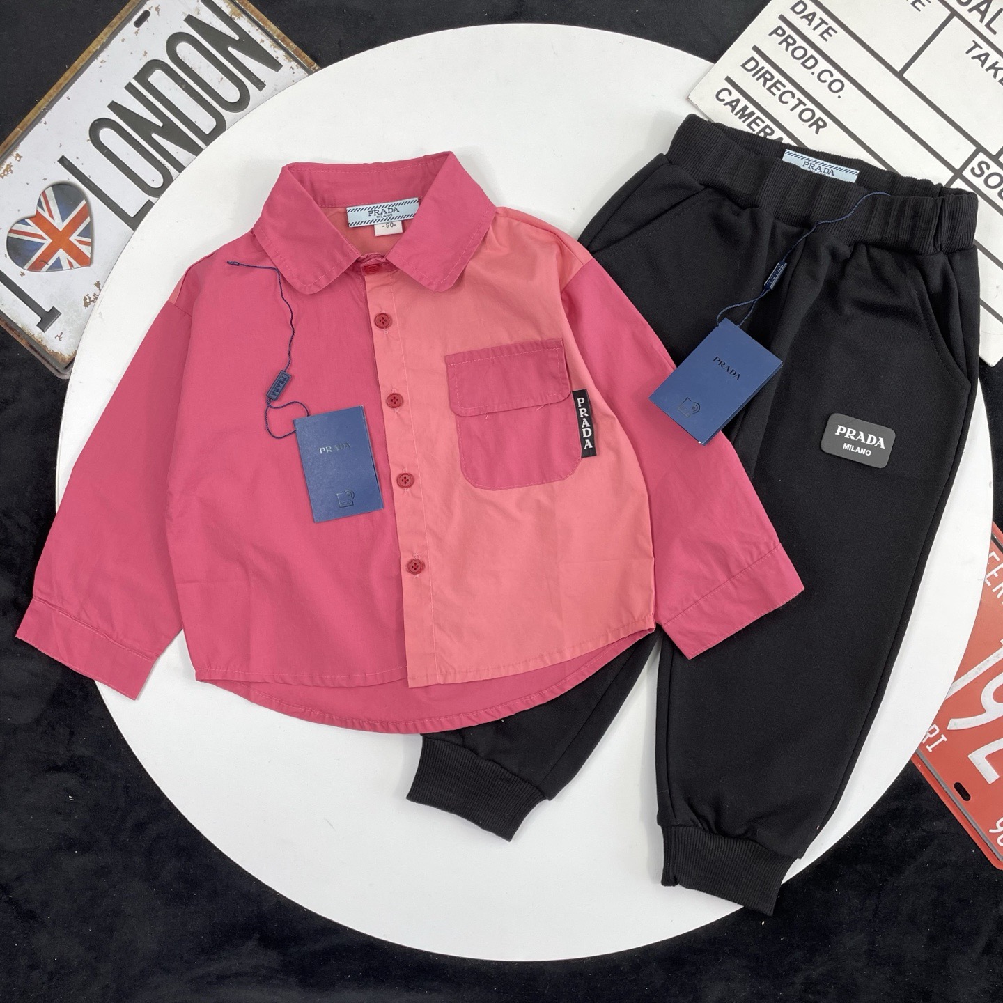 🌐 Prada ♻️ Camisa (90-150) ♻️Pantalones deportivos ♻️Camisa 🎗¡Etiqueta original! ¡Paquete original! Marca original! �…