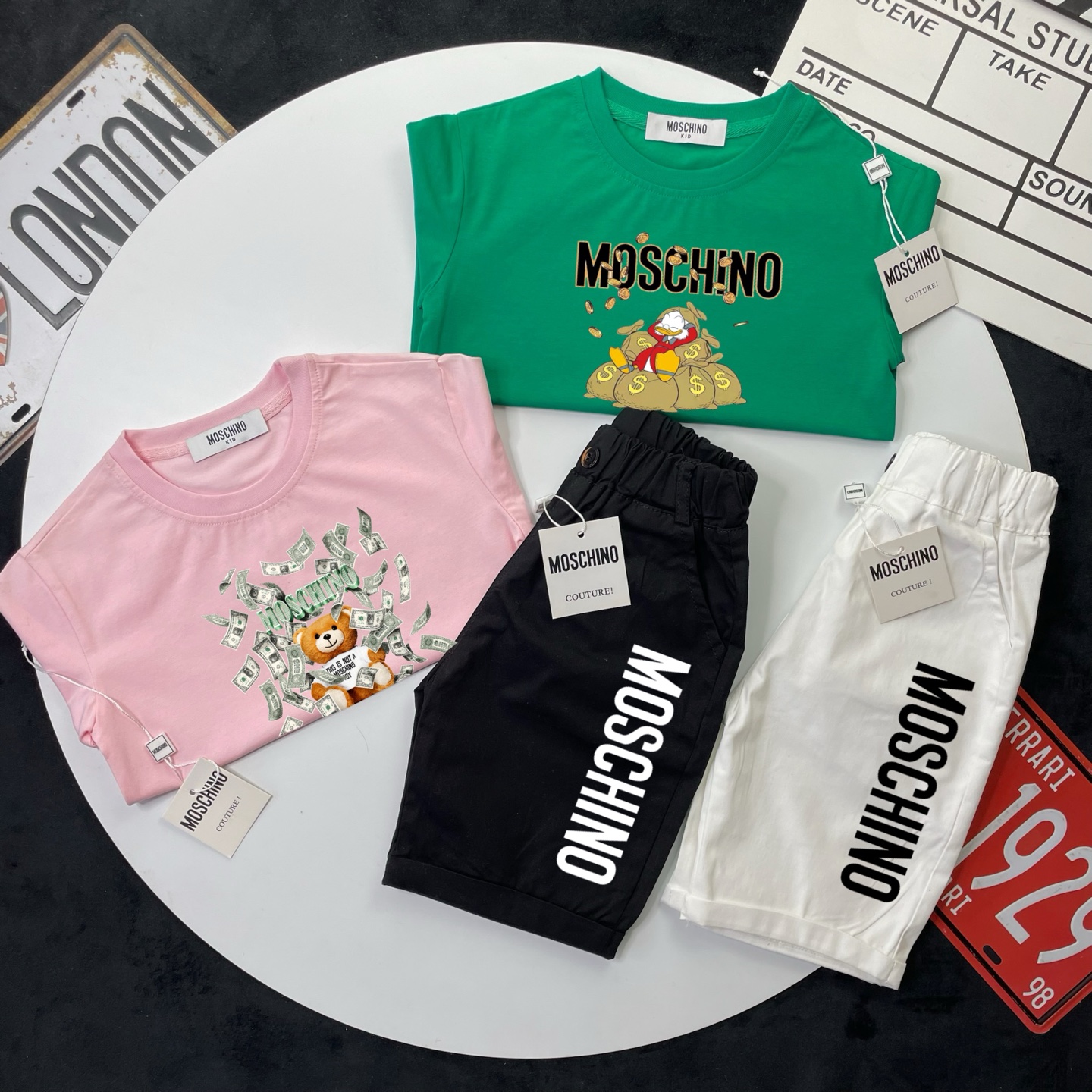 🌐Moschino ♻️ Conjunto (90-150) ♻️ Camiseta ♻️ Pantalones cortos 🎗¡Etiqueta original! ¡Bolsa original! ¡Marca original…