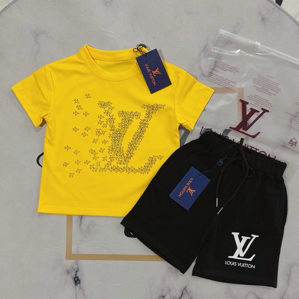 🌐 LV ♻️ Conjunto (90-150) ♻️ Camiseta ♻️ Pantalones cortos 🎗 ¡Etiqueta original! ¡Embalaje original! ¡Marca original!…