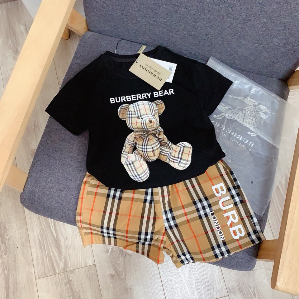 🌐 Burberry ♻️ Traje (90-150) ♻️Camiseta ♻️Shorts 🎗Etiqueta original! ¡Paquete original! Marca original! 🌐 Se puede c…