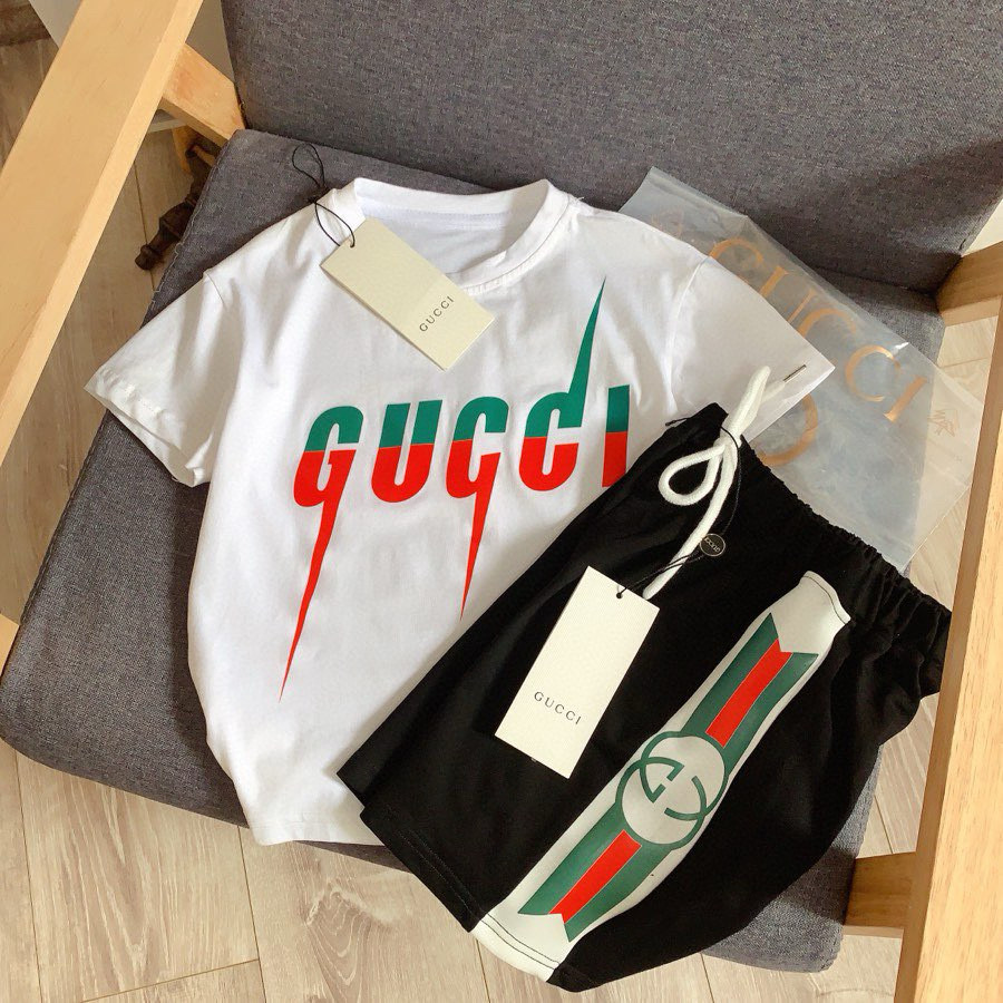 🌐Gucci ♻️Traje camiseta (90-150) ♻️Camiseta ♻️Pantalones cortos 🎗Etiqueta original! ¡Paquete original! Marca original…