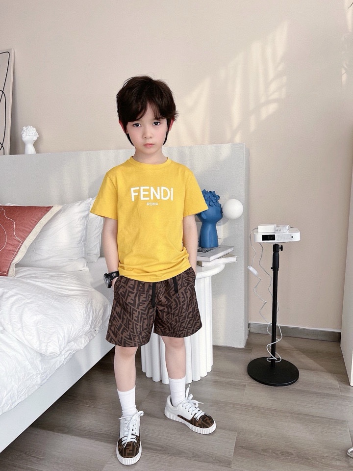 🌐 Fendi ♻️Conjunto (90-150) ♻️Camiseta ♻️Pantalones cortos 🎗¡Etiqueta original! ¡Embalaje original! ¡Marca original!�…