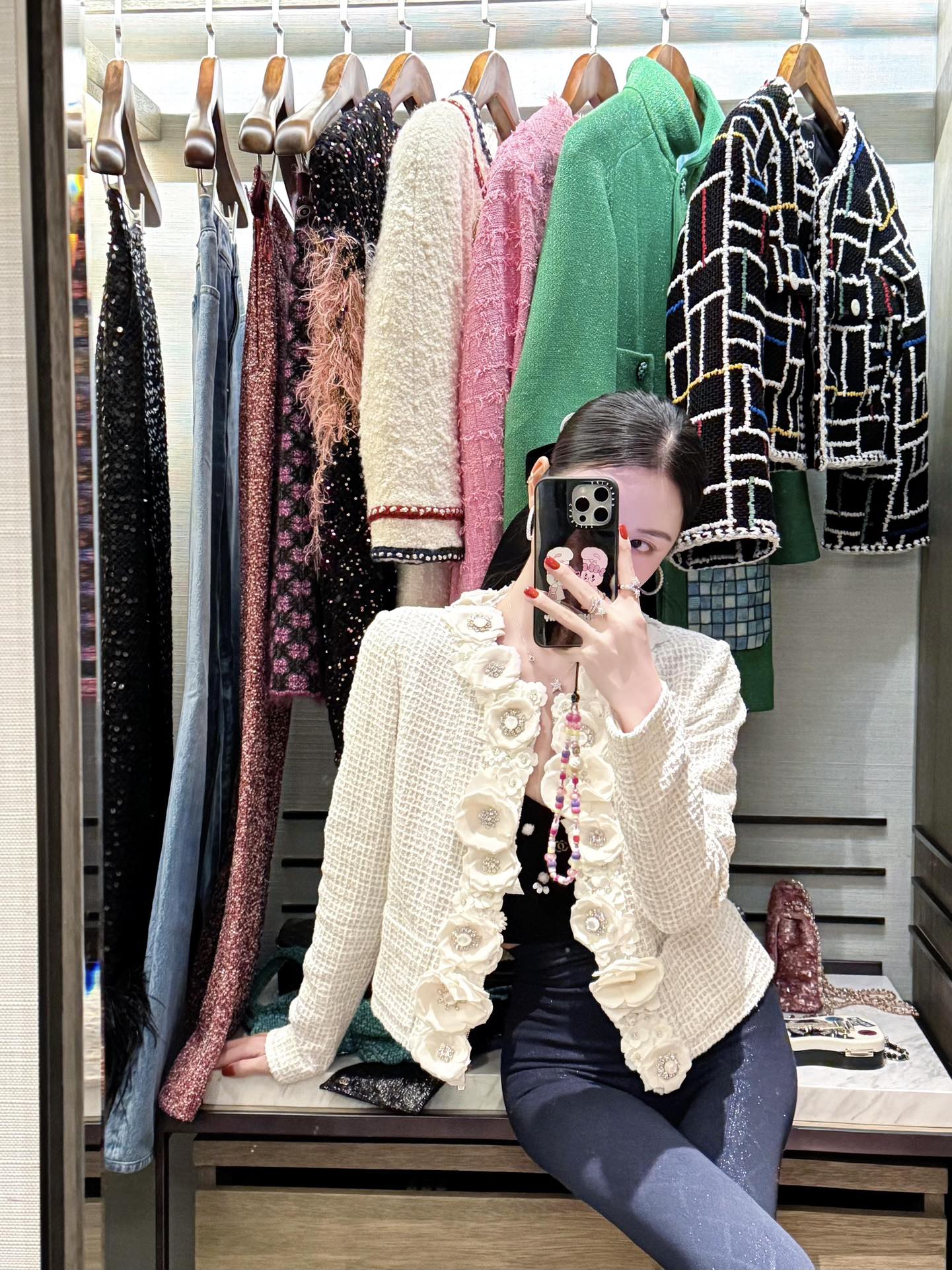 NO:294678,Batch Chane* 25C ​​early spring vacation new style handmade flower tweed jacket丨Exclusive yb development!  High-end production!  Developed customized plaid soft tweed fabric, special yarn weaving with fixed spun, elegant and creamy white, uniform and regular plaid weaving texture, high-end texture, huge soft feel without lacking clarity, the upper body will not be soft at all, the lining logo is soft and smooth, and the body is very comfortable to wear!  S/M/L, Chanel, Jackets & coats,alexander wang19860909批 Chane* 25C早春度假新款 手工花朵粗花呢外套丨独家yb开发！高版出品！开发定制格纹软花呢面料,定纺的特种纱编织,优雅乳白色,均匀有规律格子编织肌理纹理高级,手感巨软又不会缺失挺括性,上身完全不会软塌塌,内衬logo提花里衬柔软顺滑贴身穿非常舒适！现货发售S/M/L,,chanel,jackets & coats,alexander wang,Women's clothing