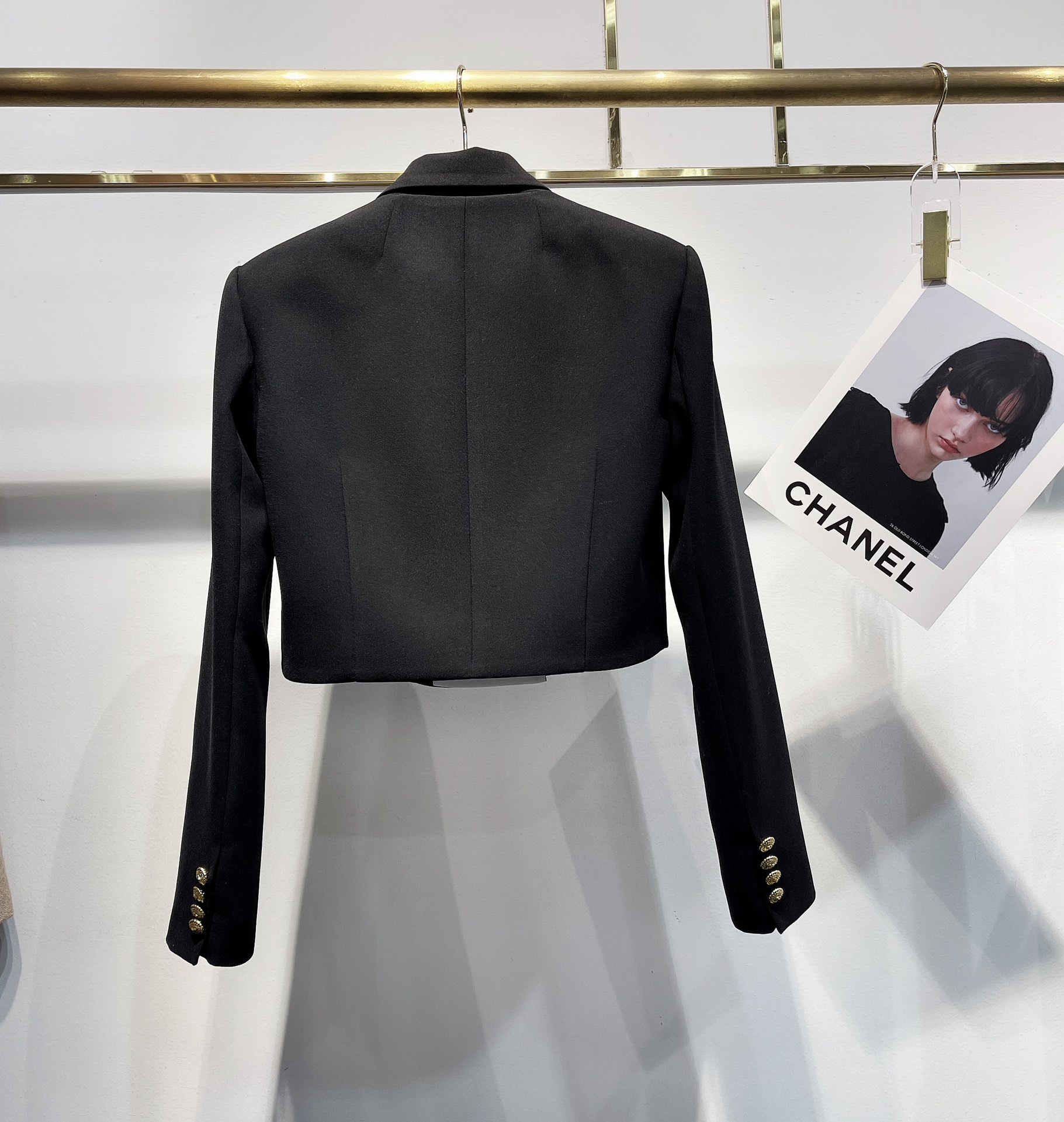 Exclusive P840 Women’s Suit with Monochrome Accelerate Design and Unique Details - 图片 2