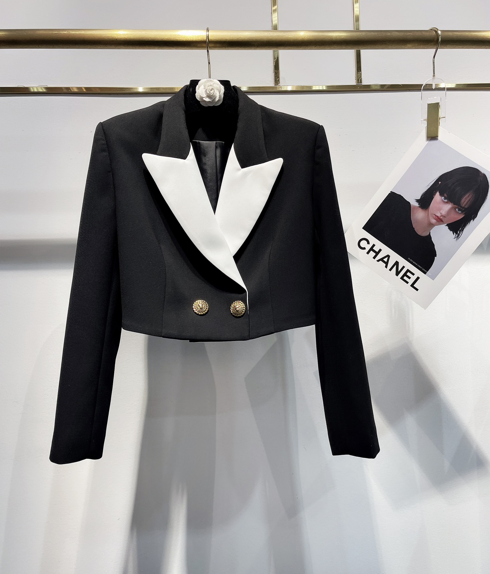 Exclusive P840 Women’s Suit with Monochrome Accelerate Design and Unique Details - 图片 1